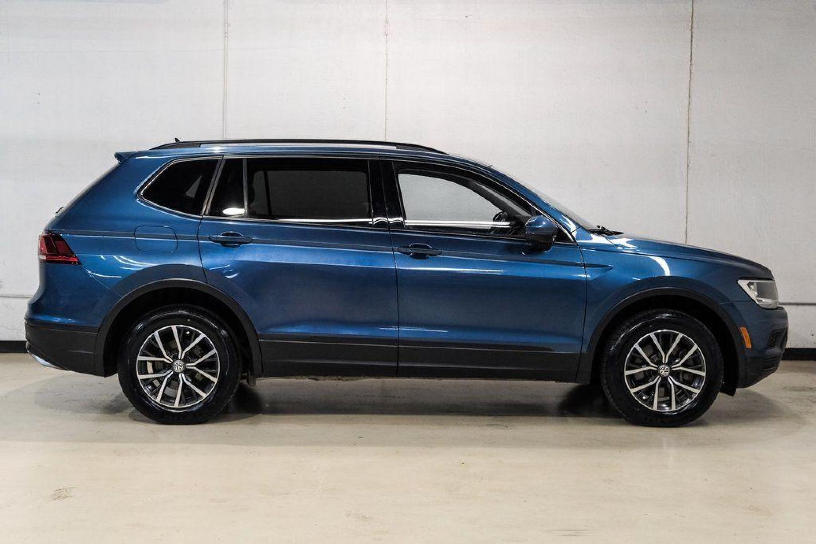 2019 Blue Metallic /Storm Gray Volkswagen Tiguan 2.0T SEL (3VV3B7AX8KM) with an 2.0L TSI DOHC engine, Automatic transmission, located at 15300 Midway Rd., Addison, TX, 75001, (972) 702-0011, 32.958321, -96.838074 - Photo#9