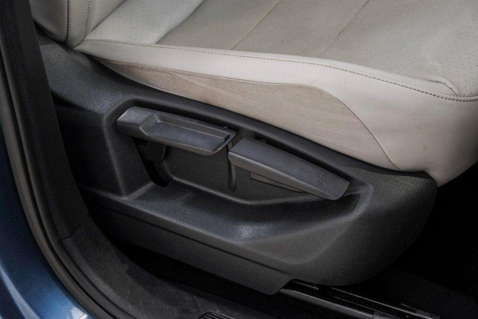 2019 Blue Metallic /Storm Gray Volkswagen Tiguan 2.0T SEL (3VV3B7AX8KM) with an 2.0L TSI DOHC engine, Automatic transmission, located at 15300 Midway Rd., Addison, TX, 75001, (972) 702-0011, 32.958321, -96.838074 - Photo#43