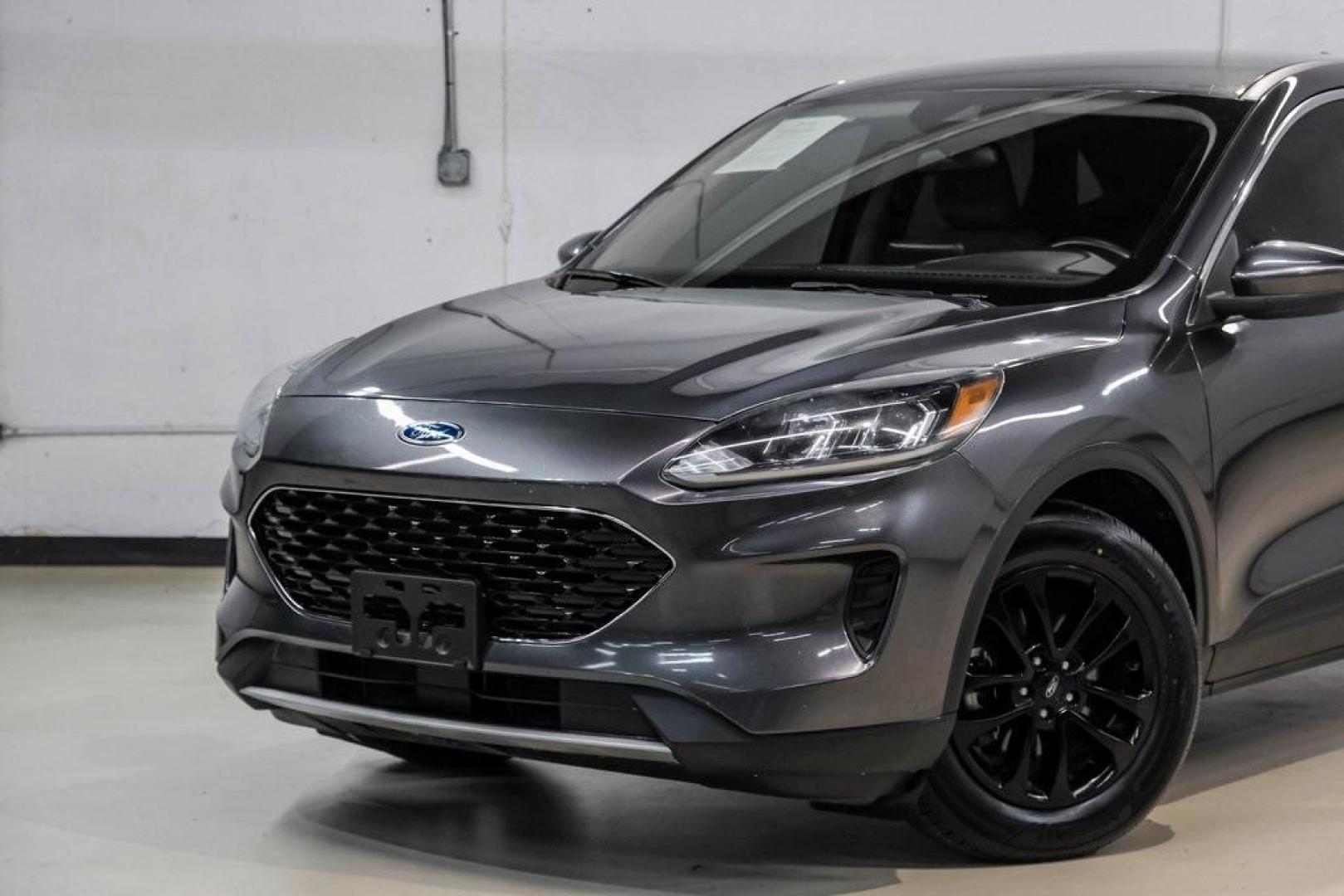 2020 Magnetic /Ebony Ford Escape SE (1FMCU0G62LU) with an 1.5L EcoBoost engine, Automatic transmission, located at 15300 Midway Rd., Addison, TX, 75001, (972) 702-0011, 32.958321, -96.838074 - Photo#4