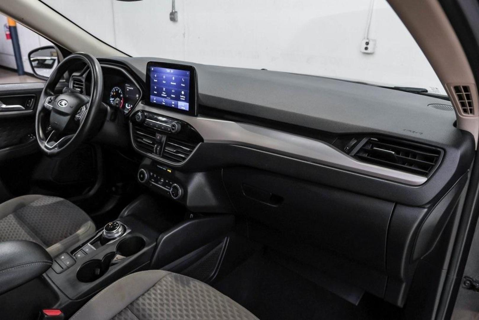 2020 Magnetic /Ebony Ford Escape SE (1FMCU0G62LU) with an 1.5L EcoBoost engine, Automatic transmission, located at 15300 Midway Rd., Addison, TX, 75001, (972) 702-0011, 32.958321, -96.838074 - Photo#16