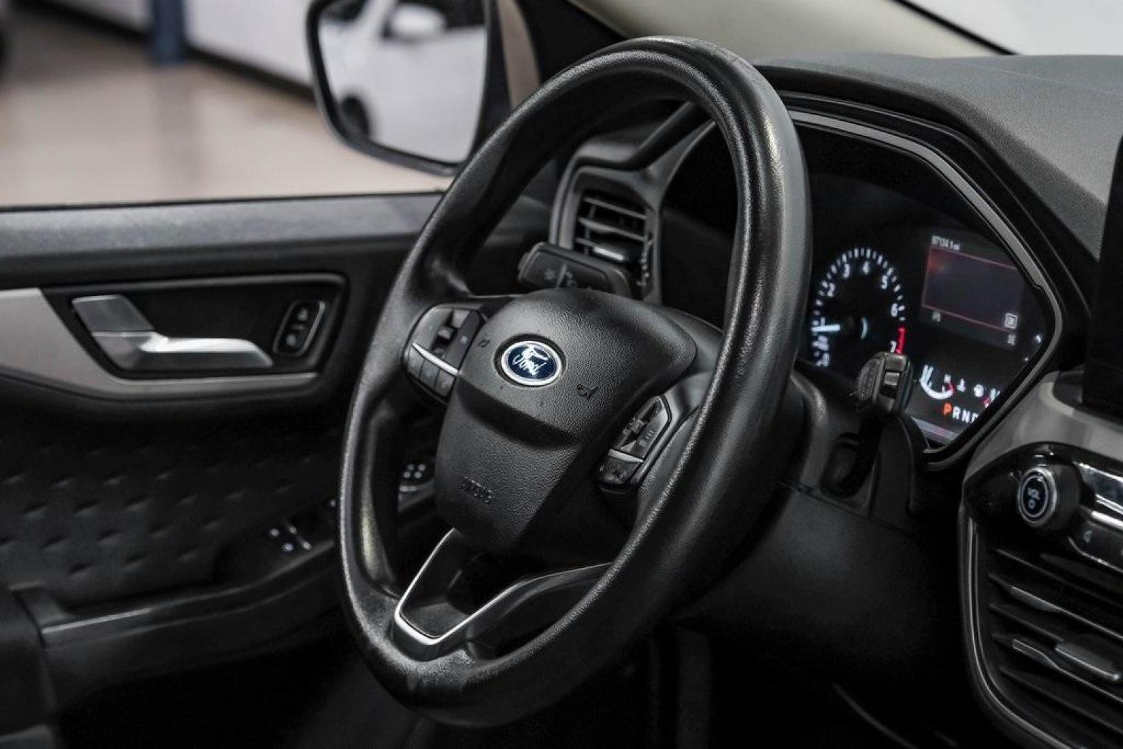 2020 Magnetic /Ebony Ford Escape SE (1FMCU0G62LU) with an 1.5L EcoBoost engine, Automatic transmission, located at 15300 Midway Rd., Addison, TX, 75001, (972) 702-0011, 32.958321, -96.838074 - Photo#17