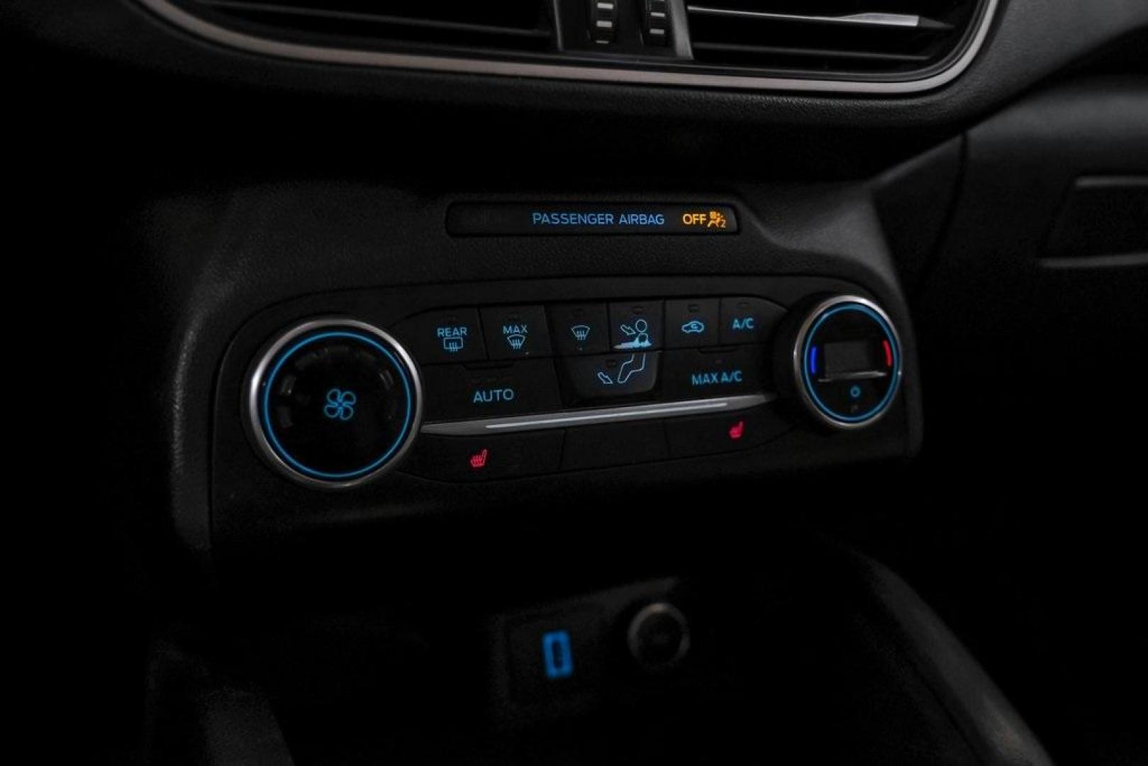 2020 Magnetic /Ebony Ford Escape SE (1FMCU0G62LU) with an 1.5L EcoBoost engine, Automatic transmission, located at 15300 Midway Rd., Addison, TX, 75001, (972) 702-0011, 32.958321, -96.838074 - Photo#30