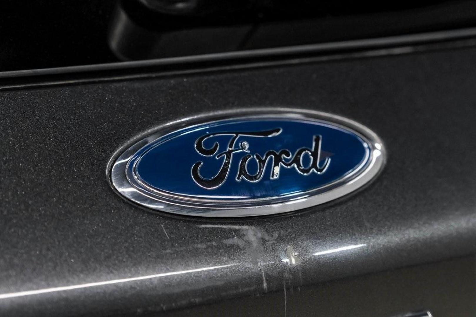 2020 Magnetic /Ebony Ford Escape SE (1FMCU0G62LU) with an 1.5L EcoBoost engine, Automatic transmission, located at 15300 Midway Rd., Addison, TX, 75001, (972) 702-0011, 32.958321, -96.838074 - Photo#57