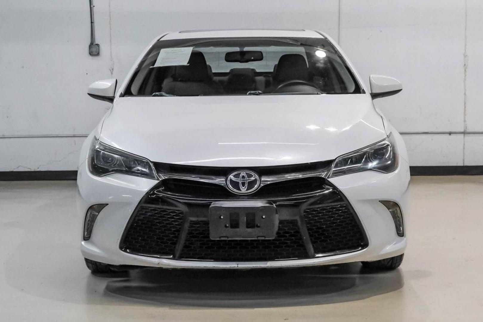 2015 Super White /Ash Toyota Camry XSE V6 (4T1BK1FK2FU) with an 3.5L V6 SMPI DOHC engine, Automatic transmission, located at 15300 Midway Rd., Addison, TX, 75001, (972) 702-0011, 32.958321, -96.838074 - Photo#5