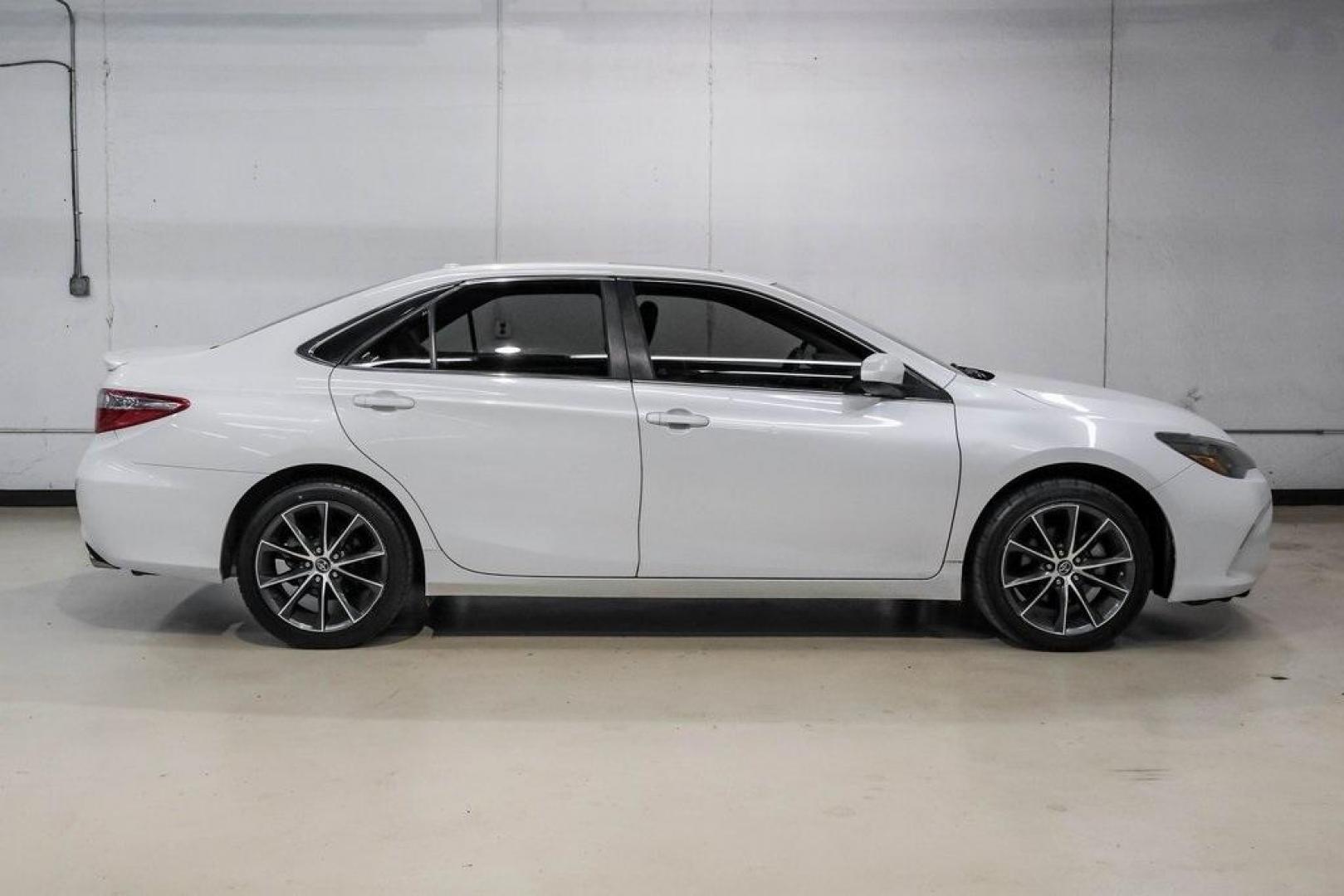 2015 Super White /Ash Toyota Camry XSE V6 (4T1BK1FK2FU) with an 3.5L V6 SMPI DOHC engine, Automatic transmission, located at 15300 Midway Rd., Addison, TX, 75001, (972) 702-0011, 32.958321, -96.838074 - Photo#7