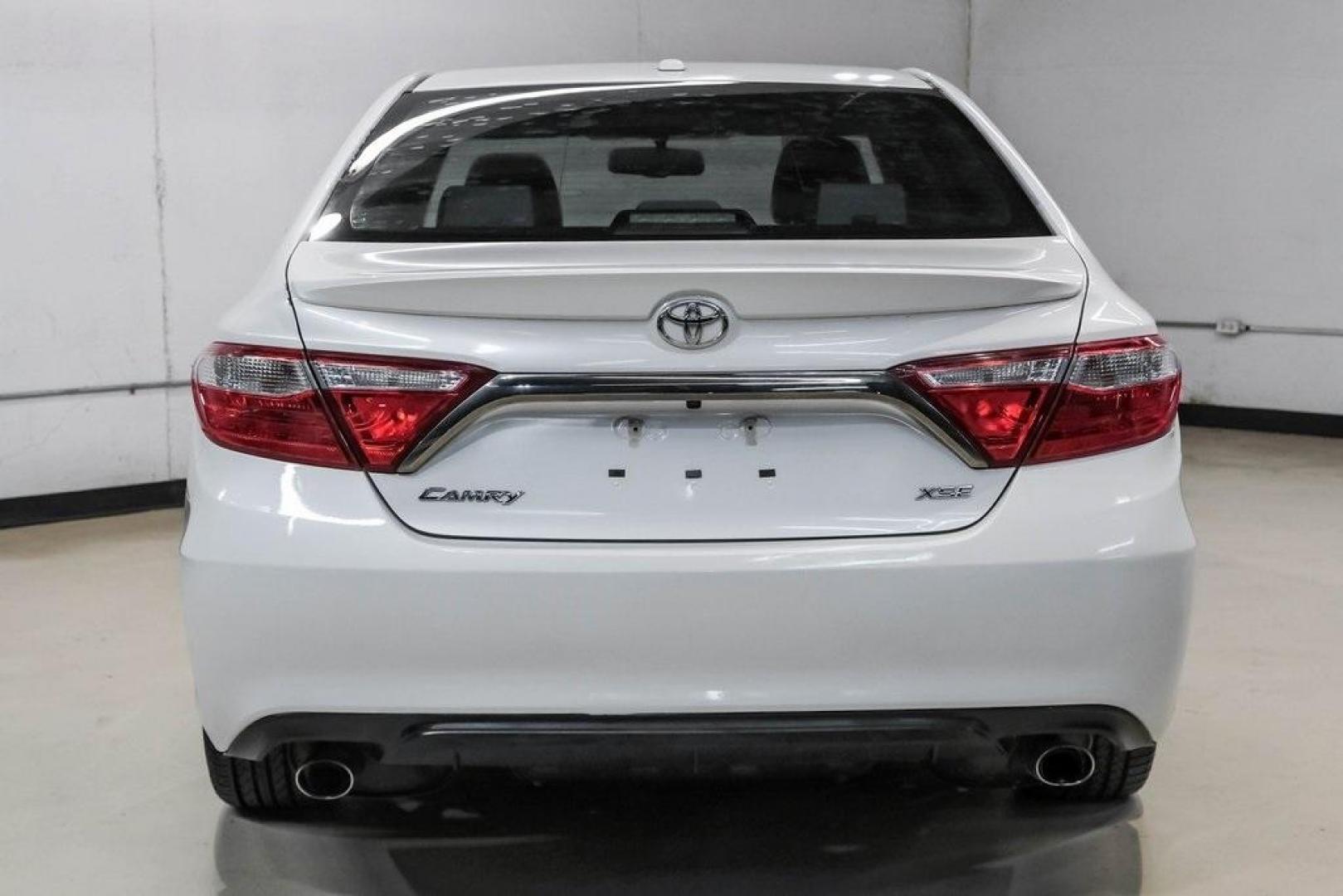 2015 Super White /Ash Toyota Camry XSE V6 (4T1BK1FK2FU) with an 3.5L V6 SMPI DOHC engine, Automatic transmission, located at 15300 Midway Rd., Addison, TX, 75001, (972) 702-0011, 32.958321, -96.838074 - Photo#9