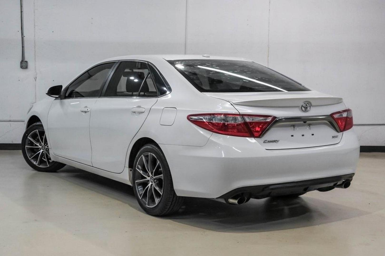 2015 Super White /Ash Toyota Camry XSE V6 (4T1BK1FK2FU) with an 3.5L V6 SMPI DOHC engine, Automatic transmission, located at 15300 Midway Rd., Addison, TX, 75001, (972) 702-0011, 32.958321, -96.838074 - Photo#10