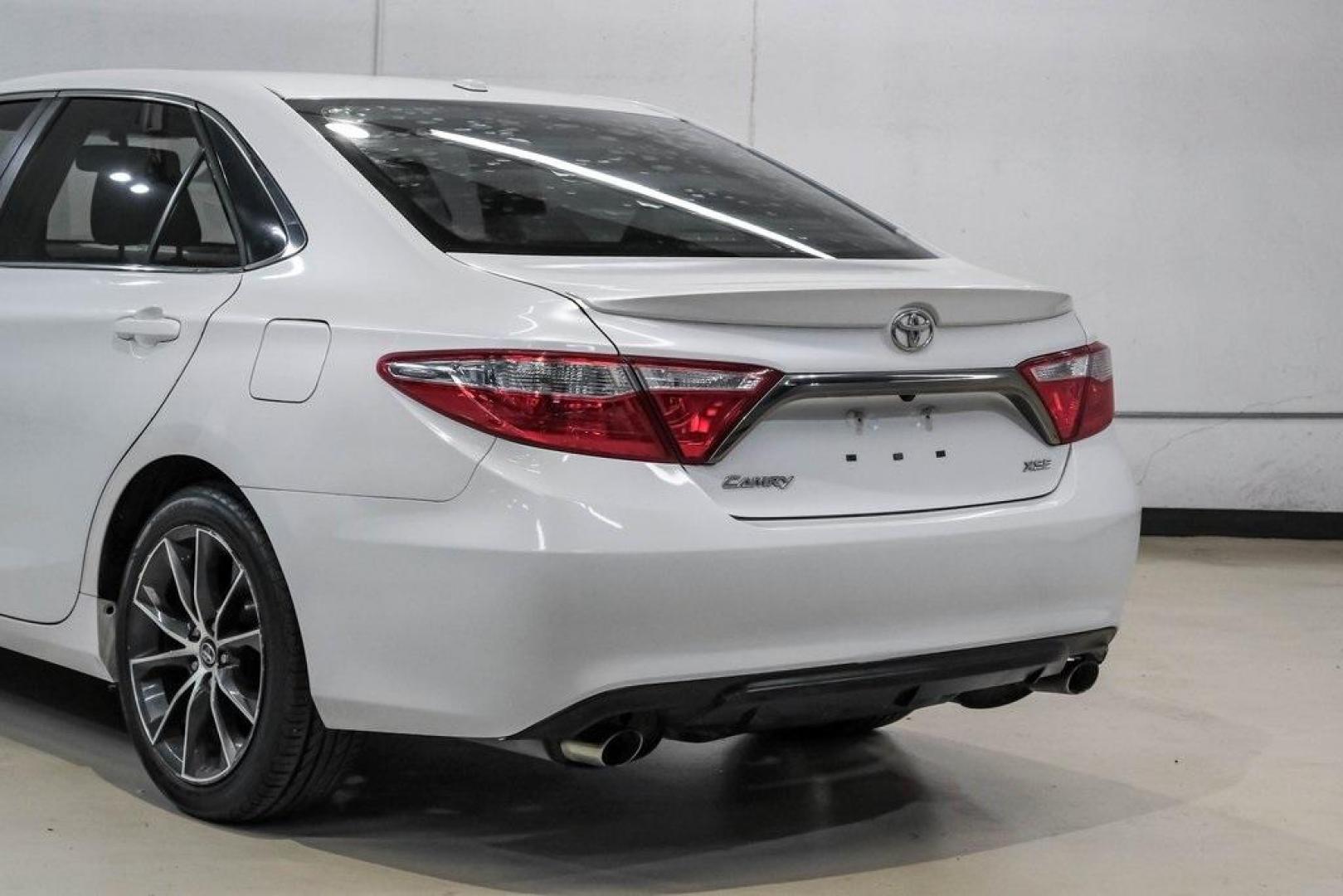 2015 Super White /Ash Toyota Camry XSE V6 (4T1BK1FK2FU) with an 3.5L V6 SMPI DOHC engine, Automatic transmission, located at 15300 Midway Rd., Addison, TX, 75001, (972) 702-0011, 32.958321, -96.838074 - Photo#12