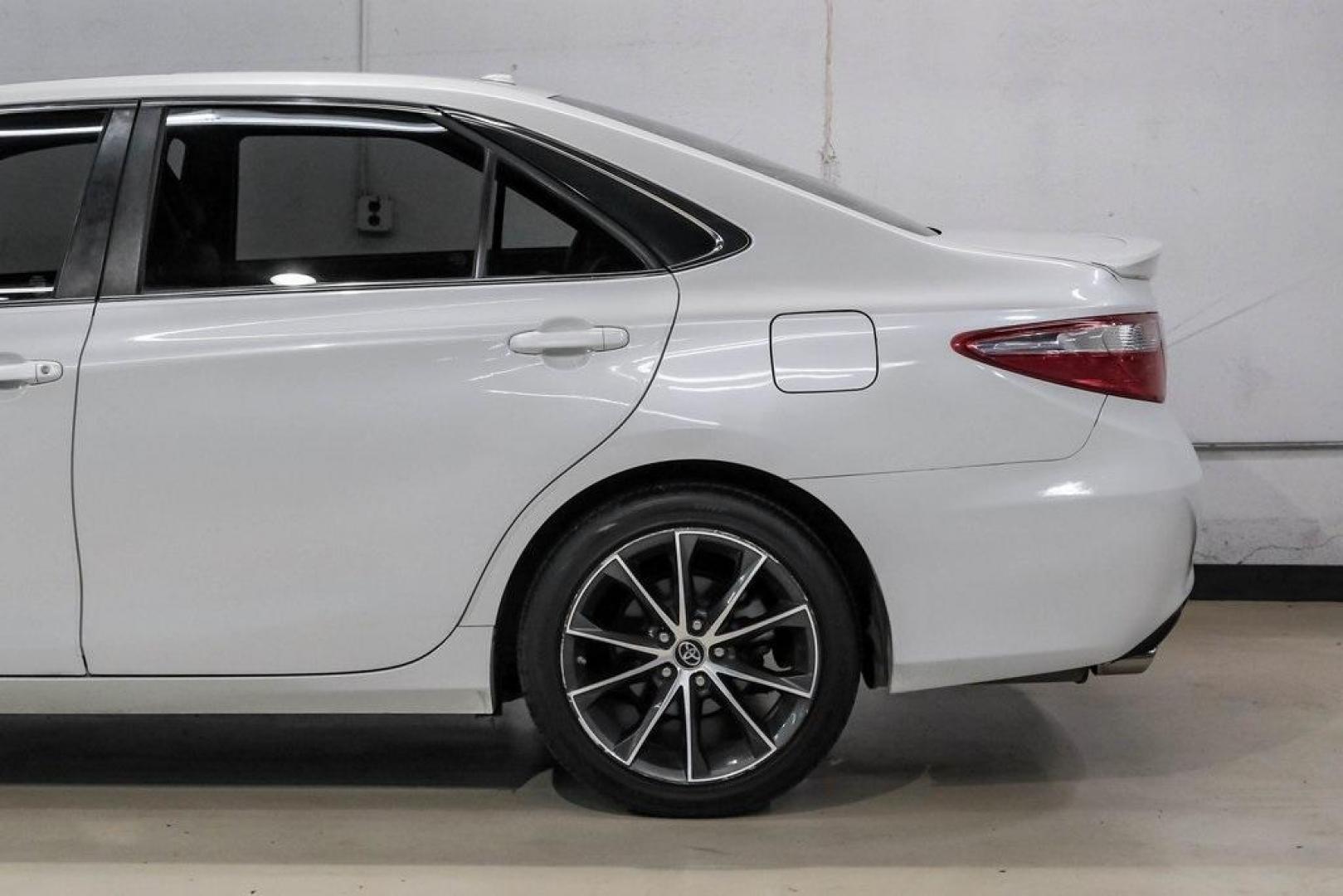 2015 Super White /Ash Toyota Camry XSE V6 (4T1BK1FK2FU) with an 3.5L V6 SMPI DOHC engine, Automatic transmission, located at 15300 Midway Rd., Addison, TX, 75001, (972) 702-0011, 32.958321, -96.838074 - Photo#15