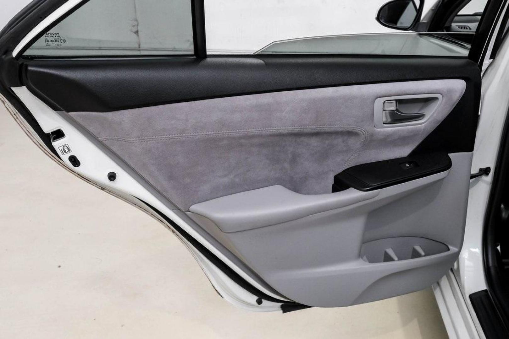 2015 Super White /Ash Toyota Camry XSE V6 (4T1BK1FK2FU) with an 3.5L V6 SMPI DOHC engine, Automatic transmission, located at 15300 Midway Rd., Addison, TX, 75001, (972) 702-0011, 32.958321, -96.838074 - Photo#49