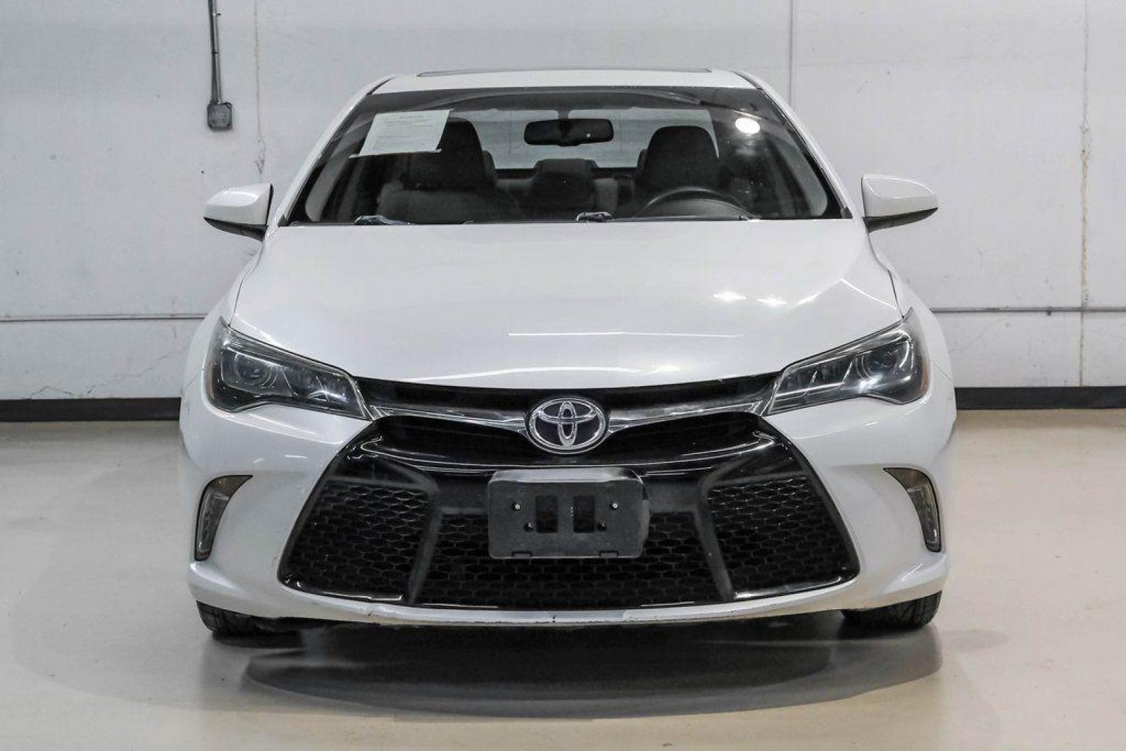 2015 Super White /Ash Toyota Camry XSE V6 (4T1BK1FK2FU) with an 3.5L V6 SMPI DOHC engine, Automatic transmission, located at 15300 Midway Rd., Addison, TX, 75001, (972) 702-0011, 32.958321, -96.838074 - Photo#5
