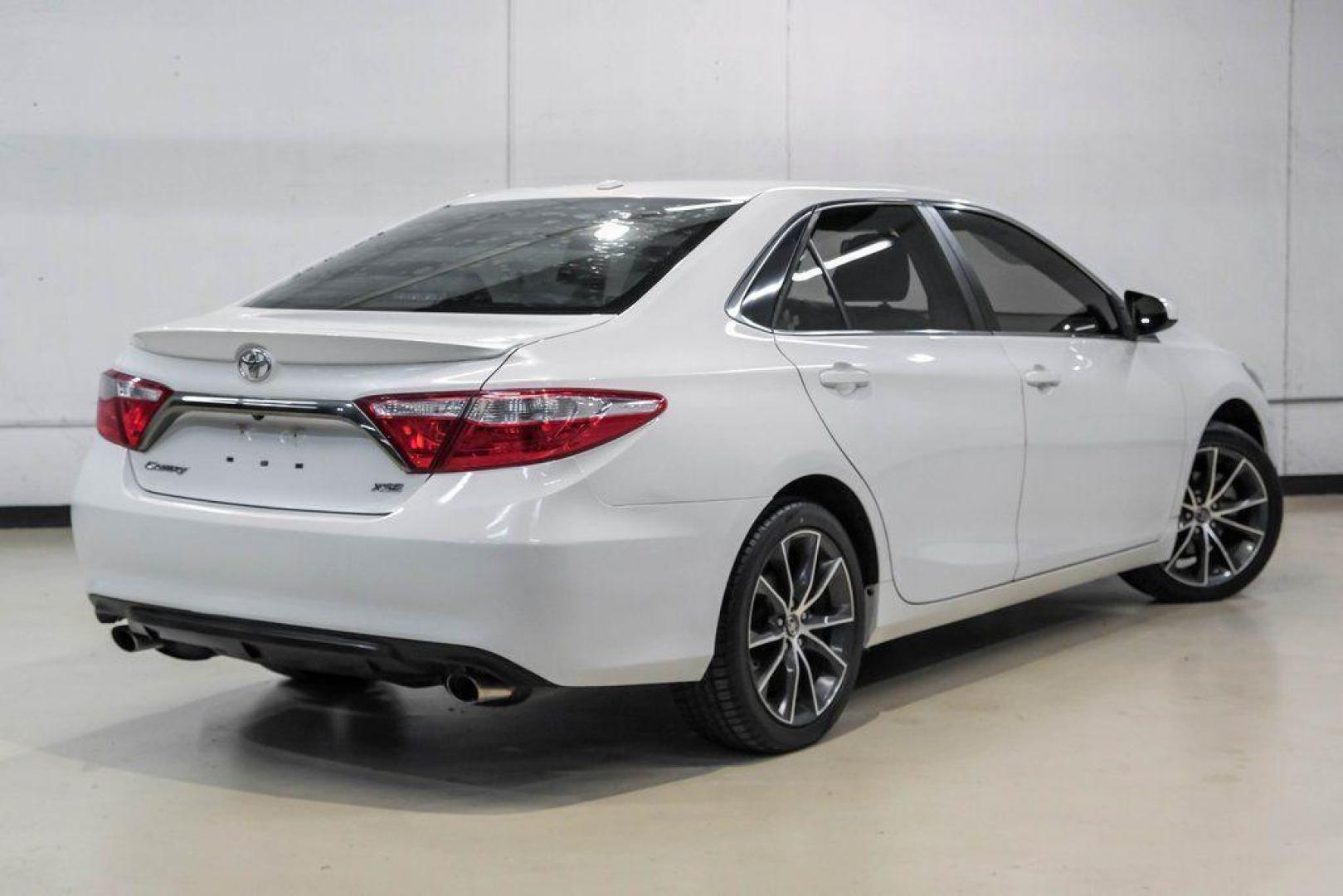 2015 Super White /Ash Toyota Camry XSE V6 (4T1BK1FK2FU) with an 3.5L V6 SMPI DOHC engine, Automatic transmission, located at 15300 Midway Rd., Addison, TX, 75001, (972) 702-0011, 32.958321, -96.838074 - Photo#8