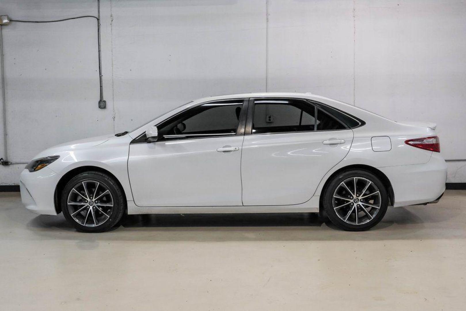2015 Super White /Ash Toyota Camry XSE V6 (4T1BK1FK2FU) with an 3.5L V6 SMPI DOHC engine, Automatic transmission, located at 15300 Midway Rd., Addison, TX, 75001, (972) 702-0011, 32.958321, -96.838074 - Photo#13