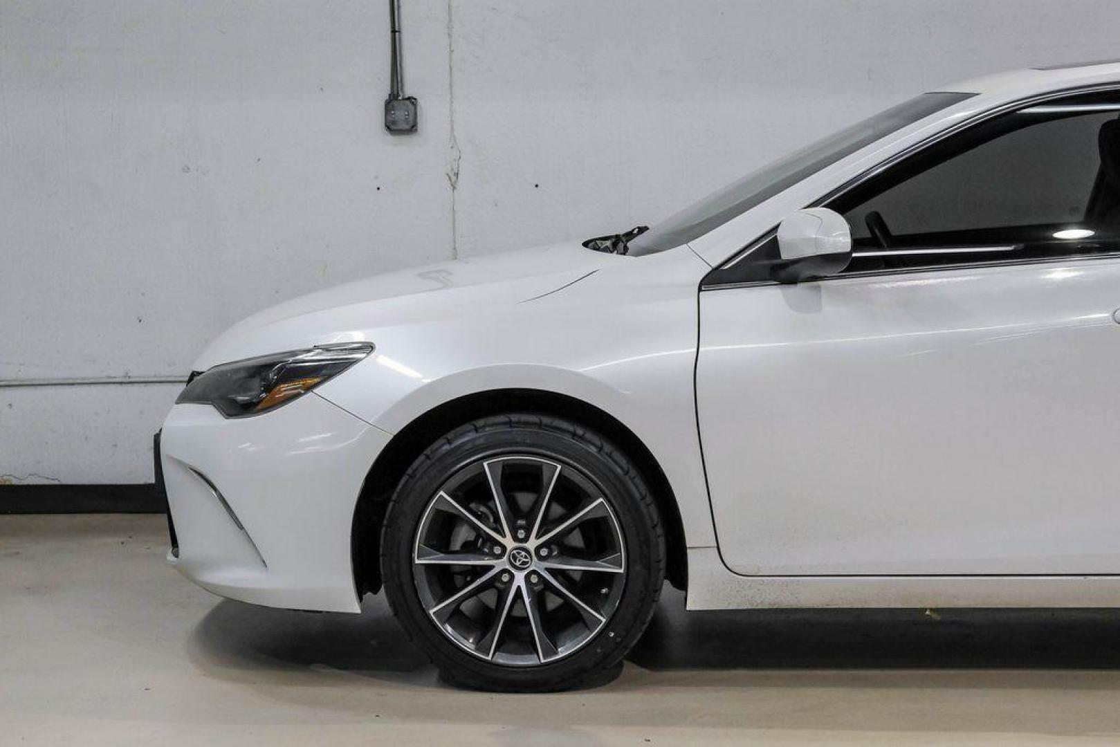 2015 Super White /Ash Toyota Camry XSE V6 (4T1BK1FK2FU) with an 3.5L V6 SMPI DOHC engine, Automatic transmission, located at 15300 Midway Rd., Addison, TX, 75001, (972) 702-0011, 32.958321, -96.838074 - Photo#14