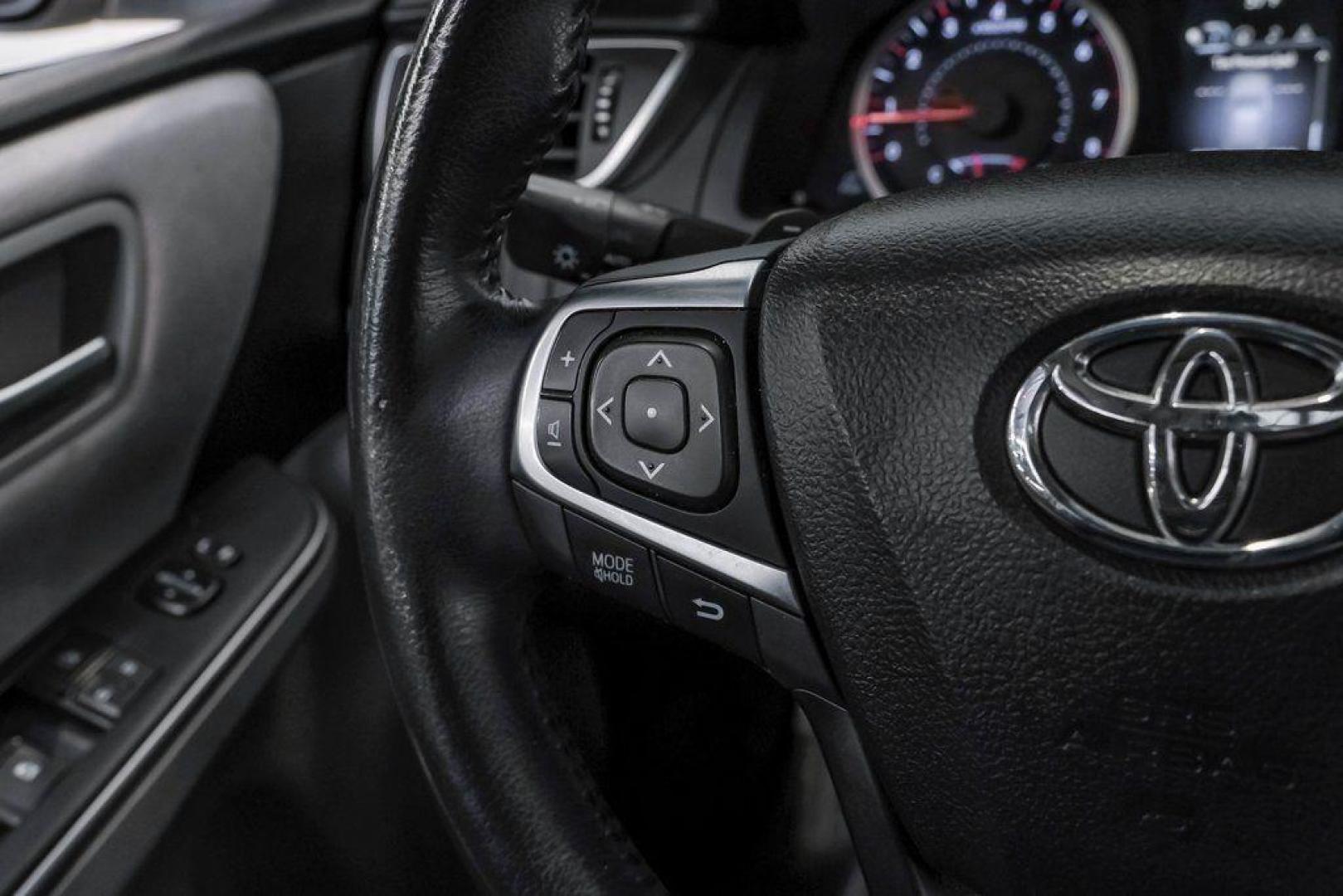 2015 Super White /Ash Toyota Camry XSE V6 (4T1BK1FK2FU) with an 3.5L V6 SMPI DOHC engine, Automatic transmission, located at 15300 Midway Rd., Addison, TX, 75001, (972) 702-0011, 32.958321, -96.838074 - Photo#20