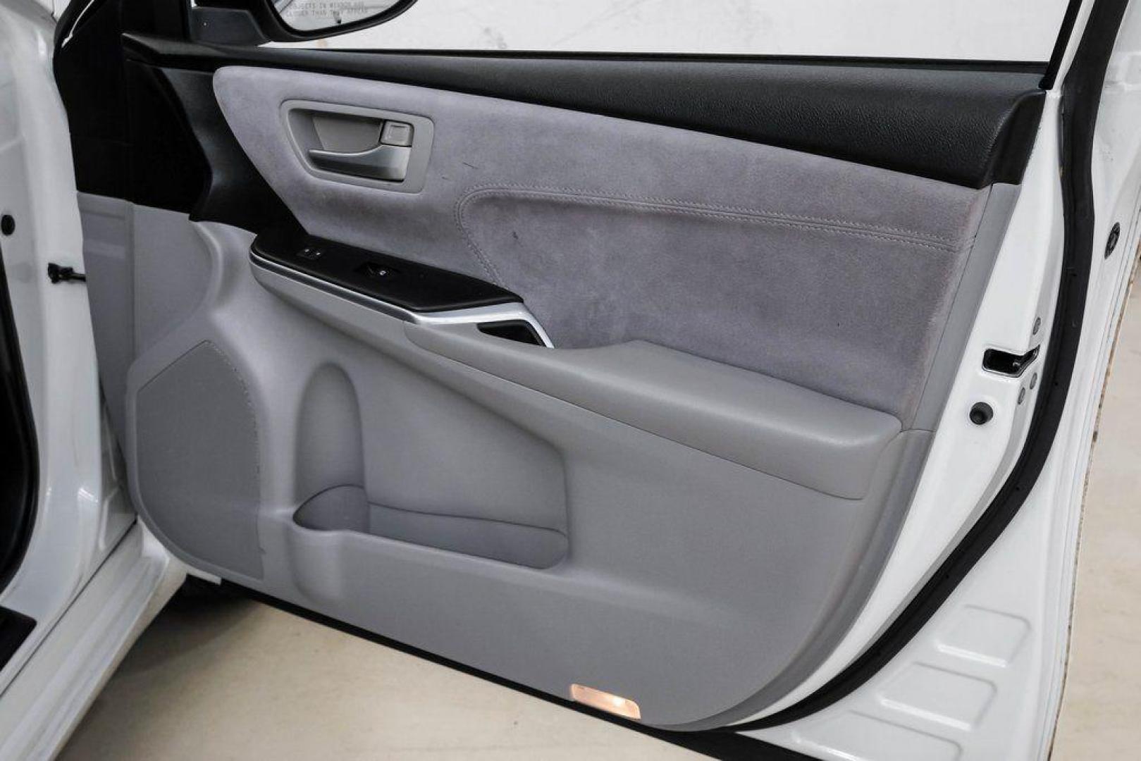 2015 Super White /Ash Toyota Camry XSE V6 (4T1BK1FK2FU) with an 3.5L V6 SMPI DOHC engine, Automatic transmission, located at 15300 Midway Rd., Addison, TX, 75001, (972) 702-0011, 32.958321, -96.838074 - Photo#48