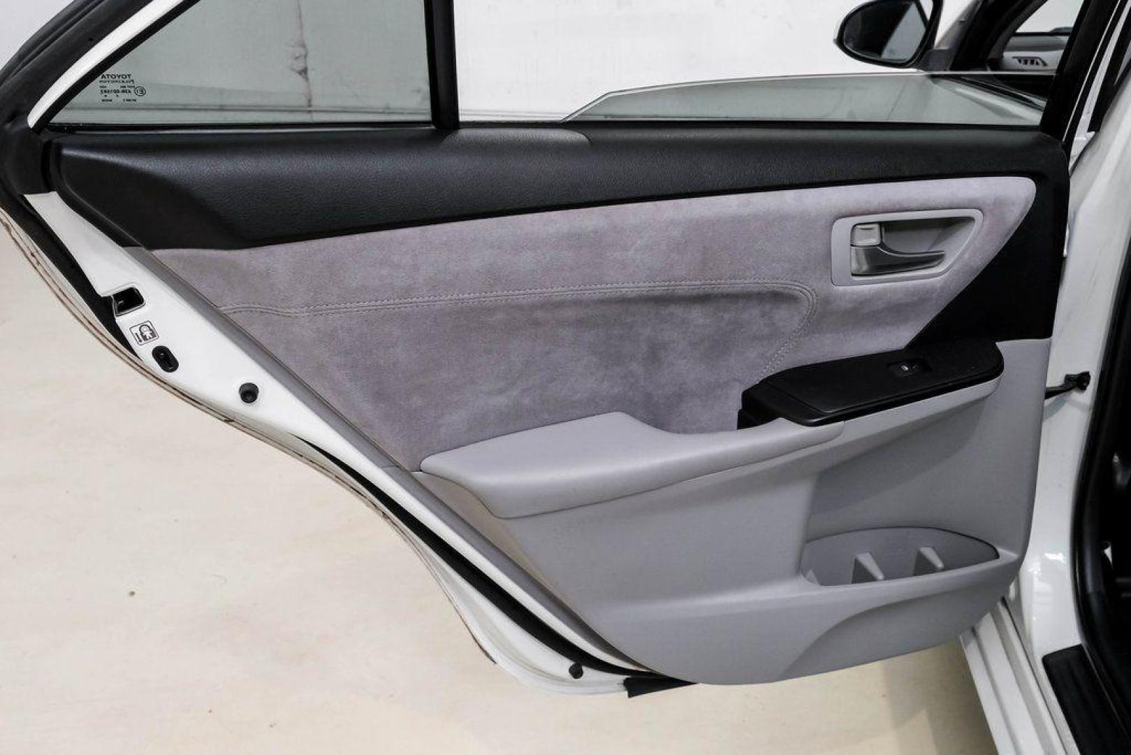 2015 Super White /Ash Toyota Camry XSE V6 (4T1BK1FK2FU) with an 3.5L V6 SMPI DOHC engine, Automatic transmission, located at 15300 Midway Rd., Addison, TX, 75001, (972) 702-0011, 32.958321, -96.838074 - Photo#49