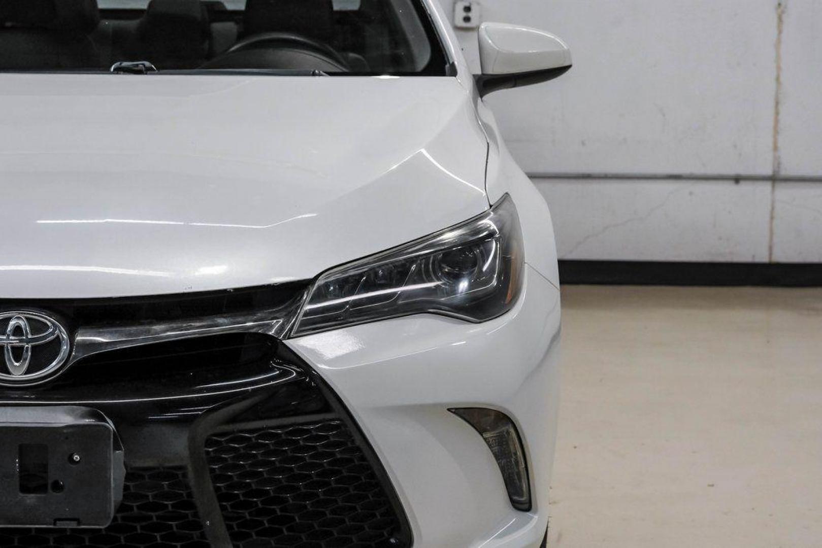 2015 Super White /Ash Toyota Camry XSE V6 (4T1BK1FK2FU) with an 3.5L V6 SMPI DOHC engine, Automatic transmission, located at 15300 Midway Rd., Addison, TX, 75001, (972) 702-0011, 32.958321, -96.838074 - Photo#51