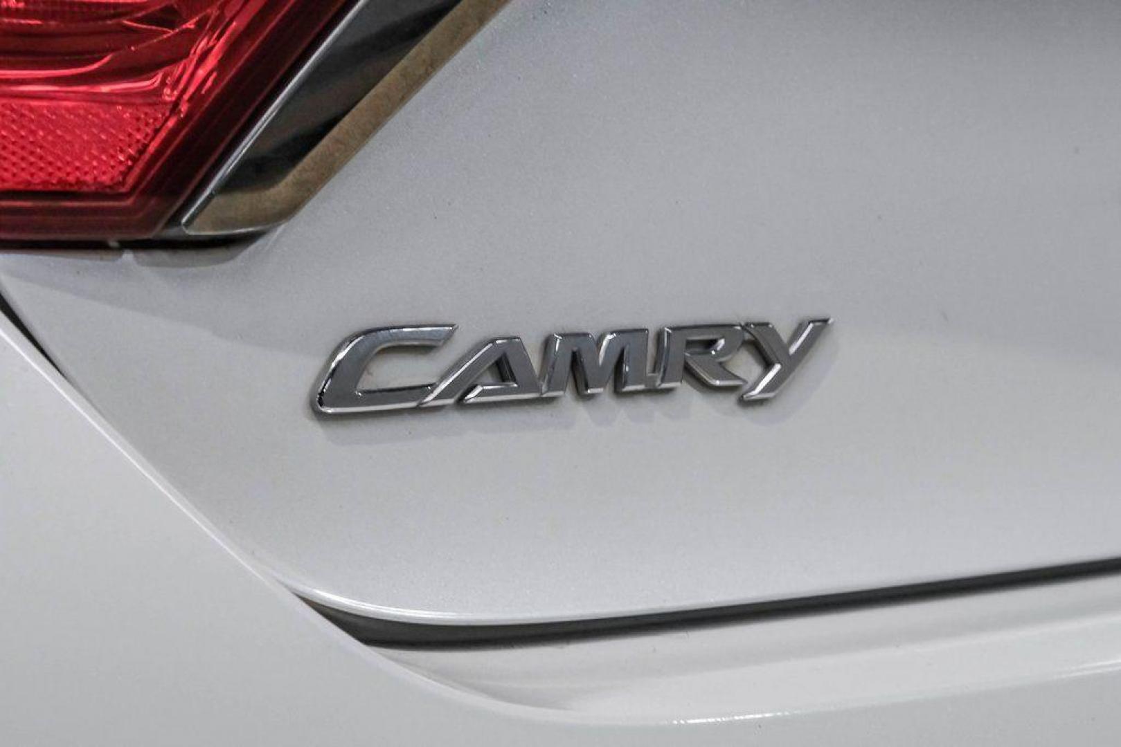 2015 Super White /Ash Toyota Camry XSE V6 (4T1BK1FK2FU) with an 3.5L V6 SMPI DOHC engine, Automatic transmission, located at 15300 Midway Rd., Addison, TX, 75001, (972) 702-0011, 32.958321, -96.838074 - Photo#53