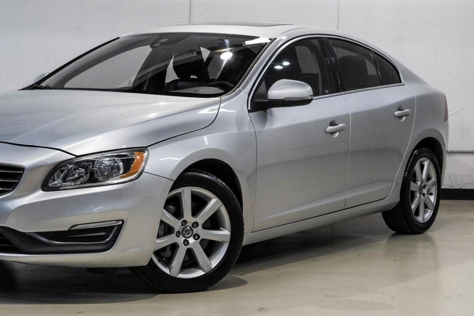 2016 Bright Silver Metallic /Off-Black Volvo S60 T5 Premier (YV1612TK7G2) with an 2.5L I5 20V Turbocharged engine, Automatic transmission, located at 15300 Midway Rd., Addison, TX, 75001, (972) 702-0011, 32.958321, -96.838074 - Photo#6