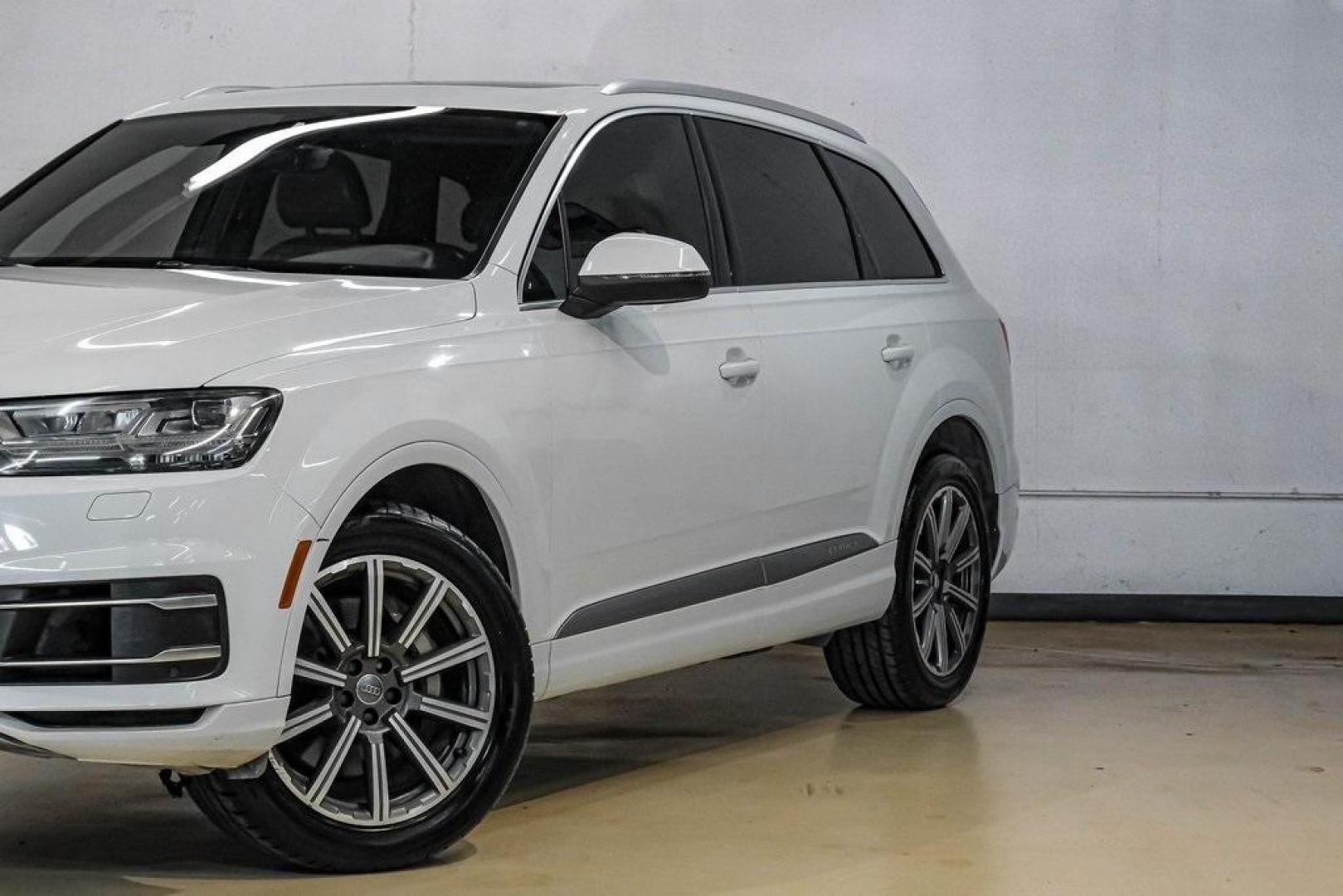 2017 Carrara White /Nougat Brown Audi Q7 3.0T Premium Plus (WA1LAAF7XHD) with an 3.0L TFSI V6 DOHC engine, Automatic transmission, located at 15300 Midway Rd., Addison, TX, 75001, (972) 702-0011, 32.958321, -96.838074 - Photo#6