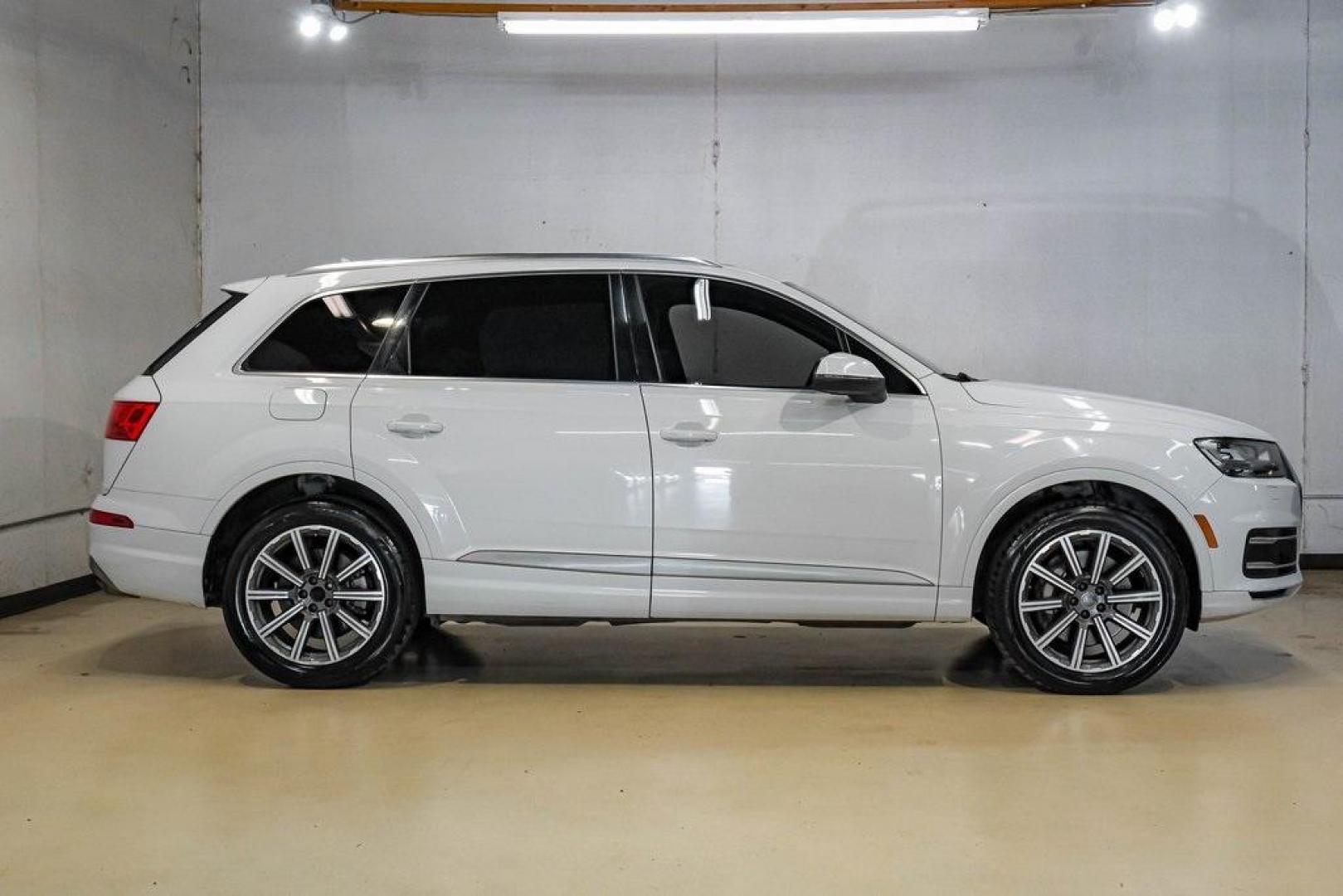 2017 Carrara White /Nougat Brown Audi Q7 3.0T Premium Plus (WA1LAAF7XHD) with an 3.0L TFSI V6 DOHC engine, Automatic transmission, located at 15300 Midway Rd., Addison, TX, 75001, (972) 702-0011, 32.958321, -96.838074 - Photo#9