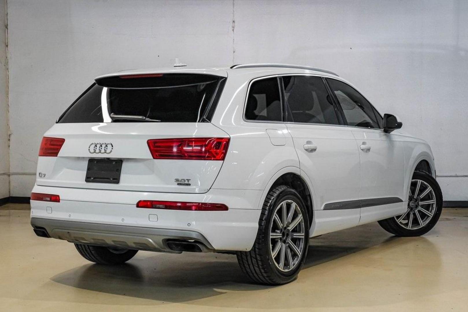 2017 Carrara White /Nougat Brown Audi Q7 3.0T Premium Plus (WA1LAAF7XHD) with an 3.0L TFSI V6 DOHC engine, Automatic transmission, located at 15300 Midway Rd., Addison, TX, 75001, (972) 702-0011, 32.958321, -96.838074 - Photo#10