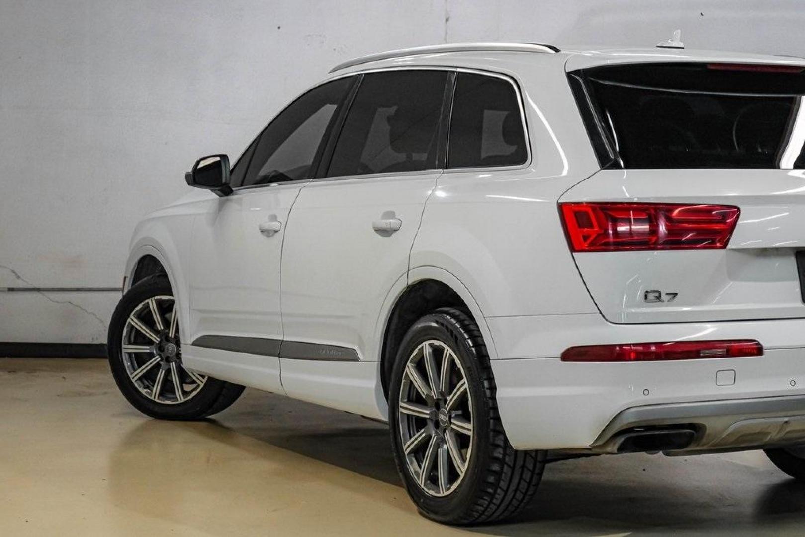 2017 Carrara White /Nougat Brown Audi Q7 3.0T Premium Plus (WA1LAAF7XHD) with an 3.0L TFSI V6 DOHC engine, Automatic transmission, located at 15300 Midway Rd., Addison, TX, 75001, (972) 702-0011, 32.958321, -96.838074 - Photo#13