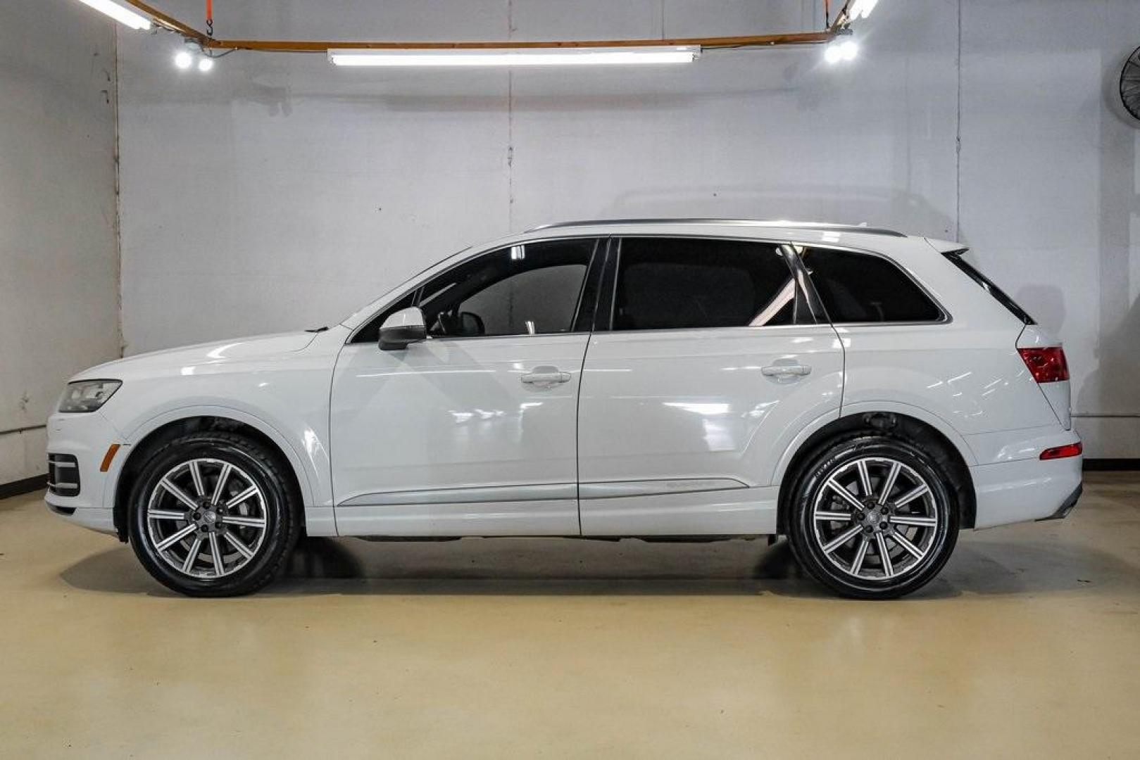2017 Carrara White /Nougat Brown Audi Q7 3.0T Premium Plus (WA1LAAF7XHD) with an 3.0L TFSI V6 DOHC engine, Automatic transmission, located at 15300 Midway Rd., Addison, TX, 75001, (972) 702-0011, 32.958321, -96.838074 - Photo#15