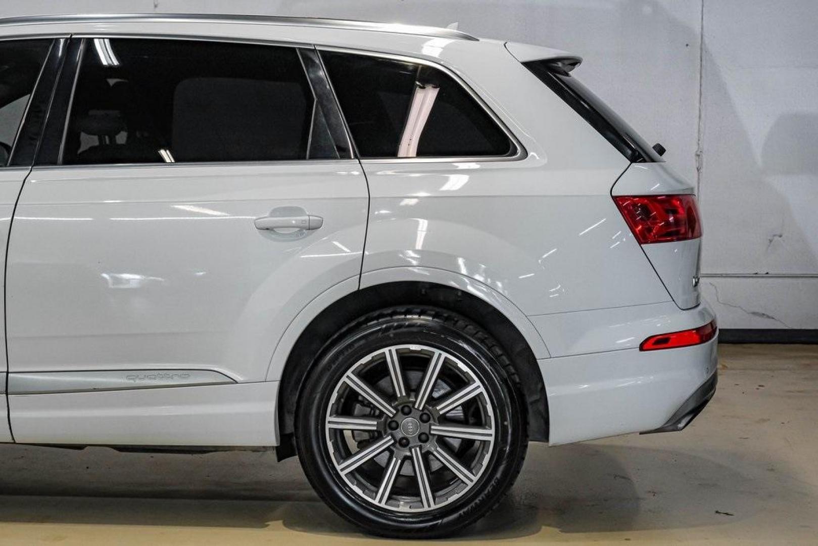 2017 Carrara White /Nougat Brown Audi Q7 3.0T Premium Plus (WA1LAAF7XHD) with an 3.0L TFSI V6 DOHC engine, Automatic transmission, located at 15300 Midway Rd., Addison, TX, 75001, (972) 702-0011, 32.958321, -96.838074 - Photo#17