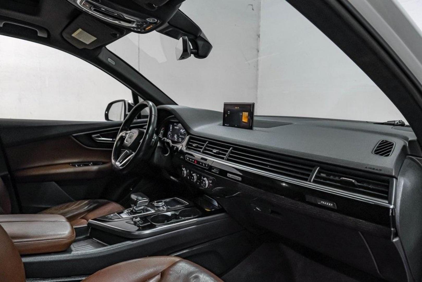 2017 Carrara White /Nougat Brown Audi Q7 3.0T Premium Plus (WA1LAAF7XHD) with an 3.0L TFSI V6 DOHC engine, Automatic transmission, located at 15300 Midway Rd., Addison, TX, 75001, (972) 702-0011, 32.958321, -96.838074 - Photo#18