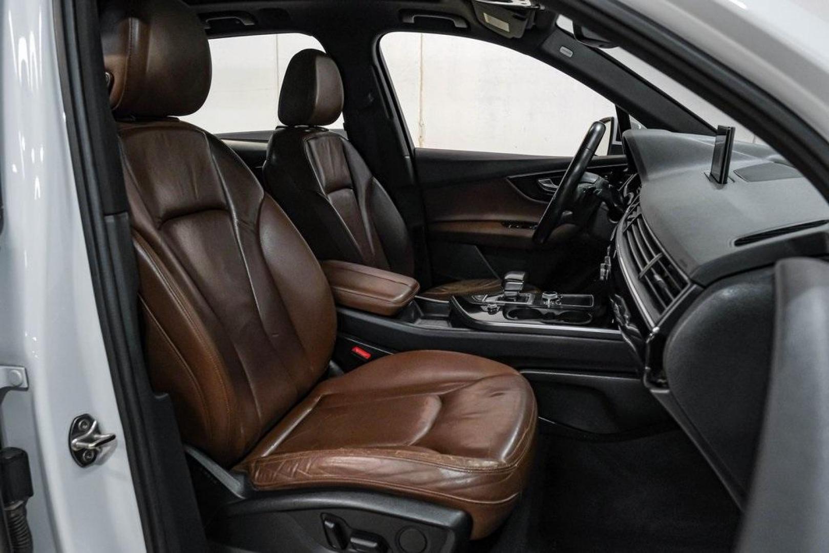 2017 Carrara White /Nougat Brown Audi Q7 3.0T Premium Plus (WA1LAAF7XHD) with an 3.0L TFSI V6 DOHC engine, Automatic transmission, located at 15300 Midway Rd., Addison, TX, 75001, (972) 702-0011, 32.958321, -96.838074 - Photo#37