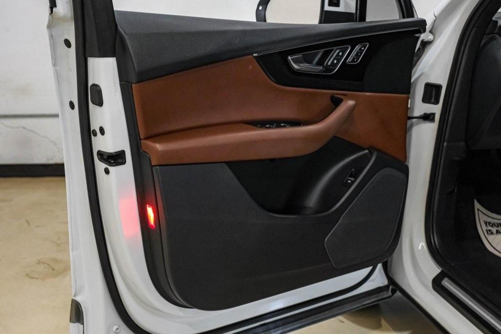 2017 Carrara White /Nougat Brown Audi Q7 3.0T Premium Plus (WA1LAAF7XHD) with an 3.0L TFSI V6 DOHC engine, Automatic transmission, located at 15300 Midway Rd., Addison, TX, 75001, (972) 702-0011, 32.958321, -96.838074 - Photo#45