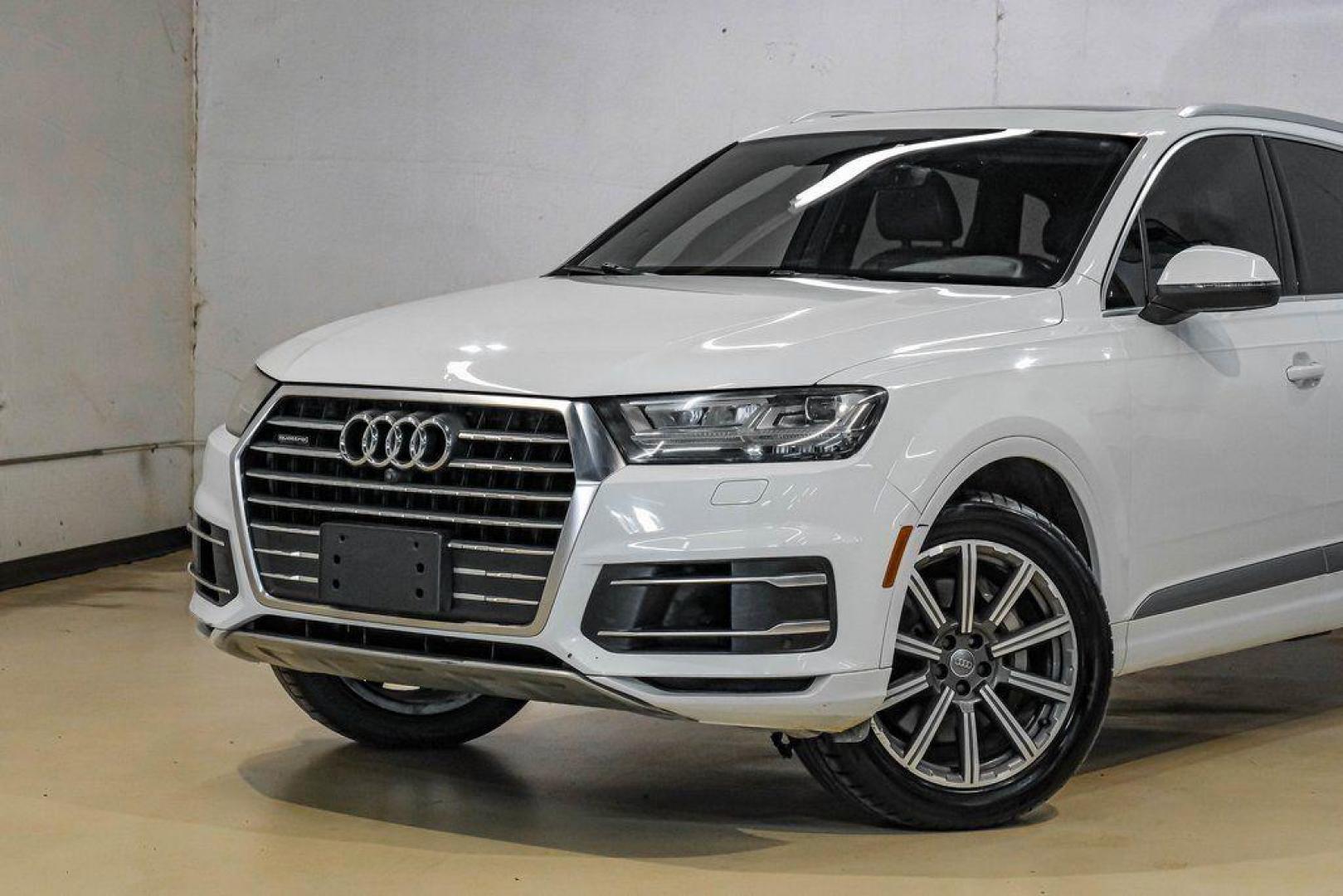 2017 Carrara White /Nougat Brown Audi Q7 3.0T Premium Plus (WA1LAAF7XHD) with an 3.0L TFSI V6 DOHC engine, Automatic transmission, located at 15300 Midway Rd., Addison, TX, 75001, (972) 702-0011, 32.958321, -96.838074 - Photo#5