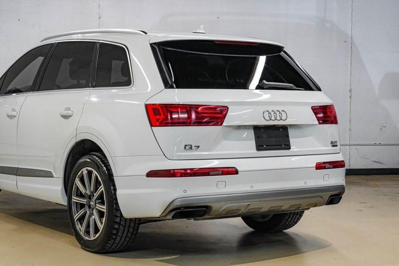 2017 Carrara White /Nougat Brown Audi Q7 3.0T Premium Plus (WA1LAAF7XHD) with an 3.0L TFSI V6 DOHC engine, Automatic transmission, located at 15300 Midway Rd., Addison, TX, 75001, (972) 702-0011, 32.958321, -96.838074 - Photo#14