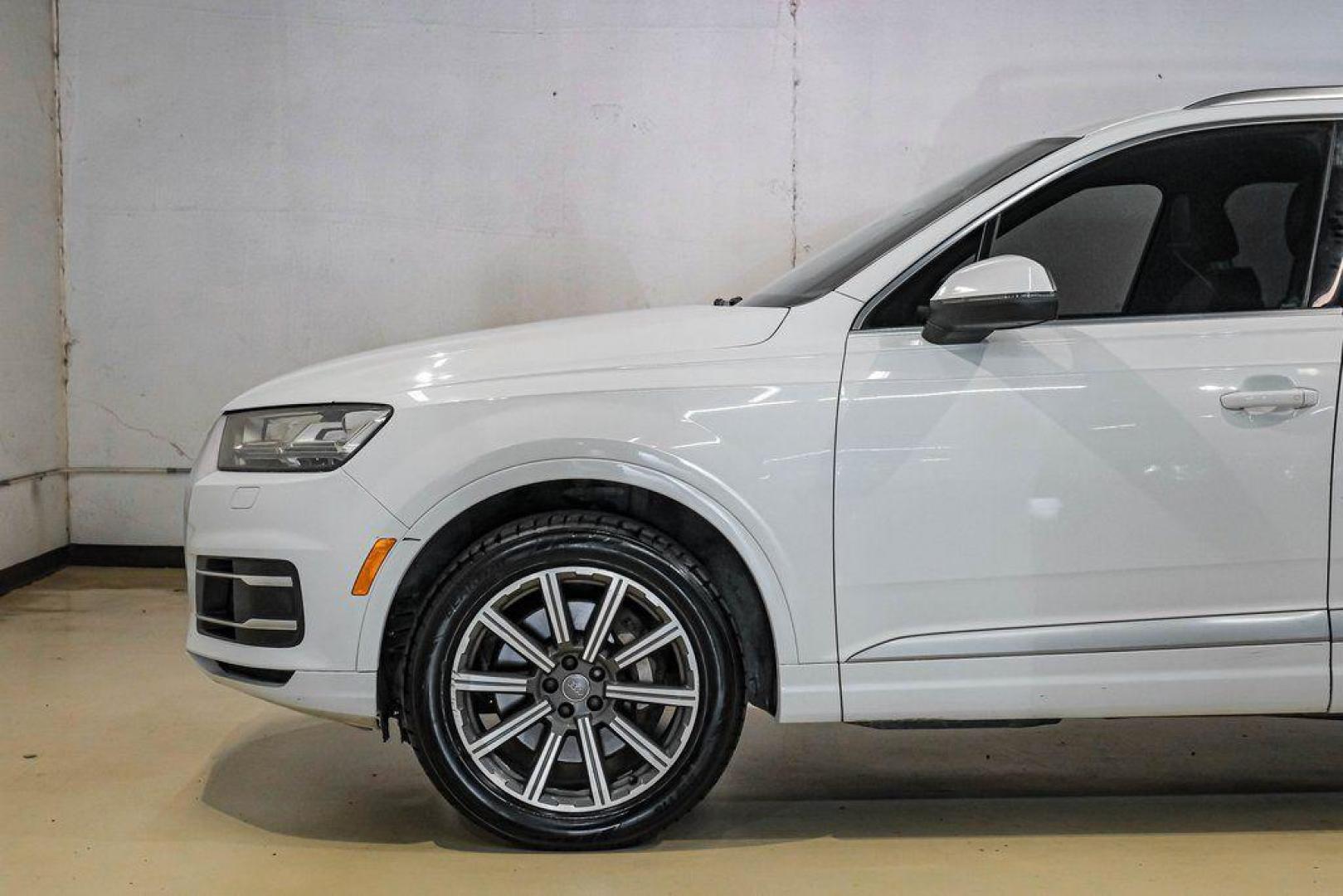 2017 Carrara White /Nougat Brown Audi Q7 3.0T Premium Plus (WA1LAAF7XHD) with an 3.0L TFSI V6 DOHC engine, Automatic transmission, located at 15300 Midway Rd., Addison, TX, 75001, (972) 702-0011, 32.958321, -96.838074 - Photo#16