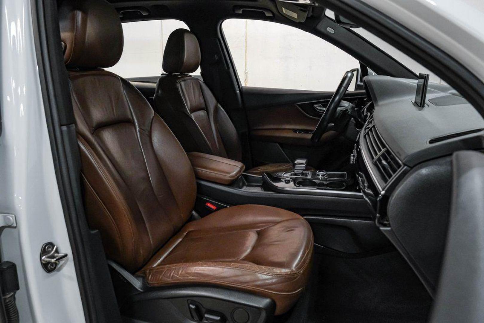 2017 Carrara White /Nougat Brown Audi Q7 3.0T Premium Plus (WA1LAAF7XHD) with an 3.0L TFSI V6 DOHC engine, Automatic transmission, located at 15300 Midway Rd., Addison, TX, 75001, (972) 702-0011, 32.958321, -96.838074 - Photo#37