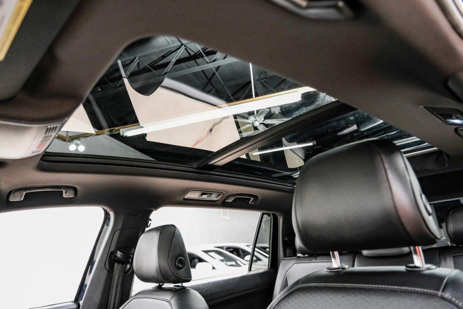 2019 Deep Black /Titan Black Volkswagen Tiguan 2.0T SEL R-Line (3VV2B7AX5KM) with an 2.0L TSI DOHC engine, Automatic transmission, located at 15300 Midway Rd., Addison, TX, 75001, (972) 702-0011, 32.958321, -96.838074 - Photo#4