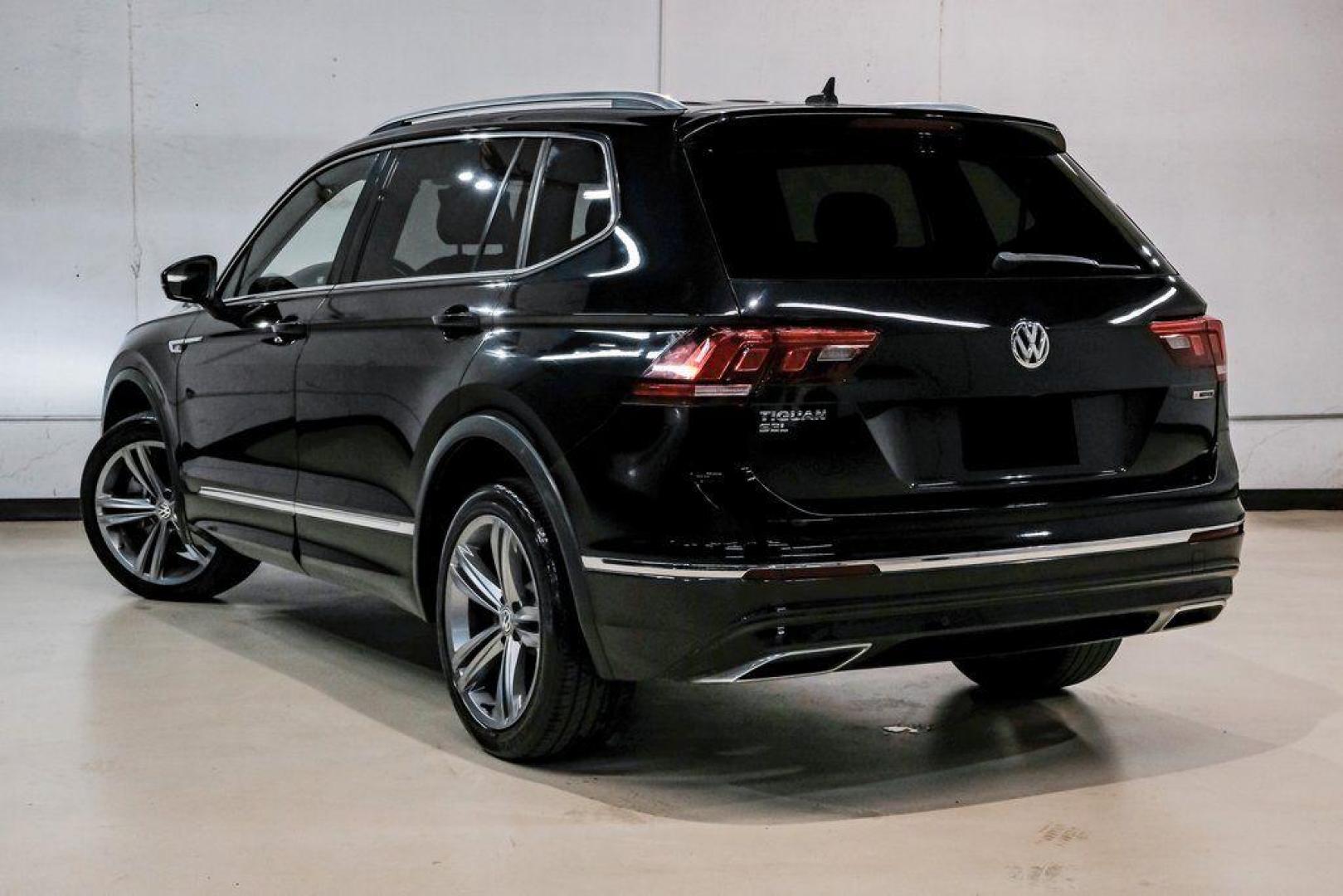 2019 Deep Black /Titan Black Volkswagen Tiguan 2.0T SEL R-Line (3VV2B7AX5KM) with an 2.0L TSI DOHC engine, Automatic transmission, located at 15300 Midway Rd., Addison, TX, 75001, (972) 702-0011, 32.958321, -96.838074 - Photo#12