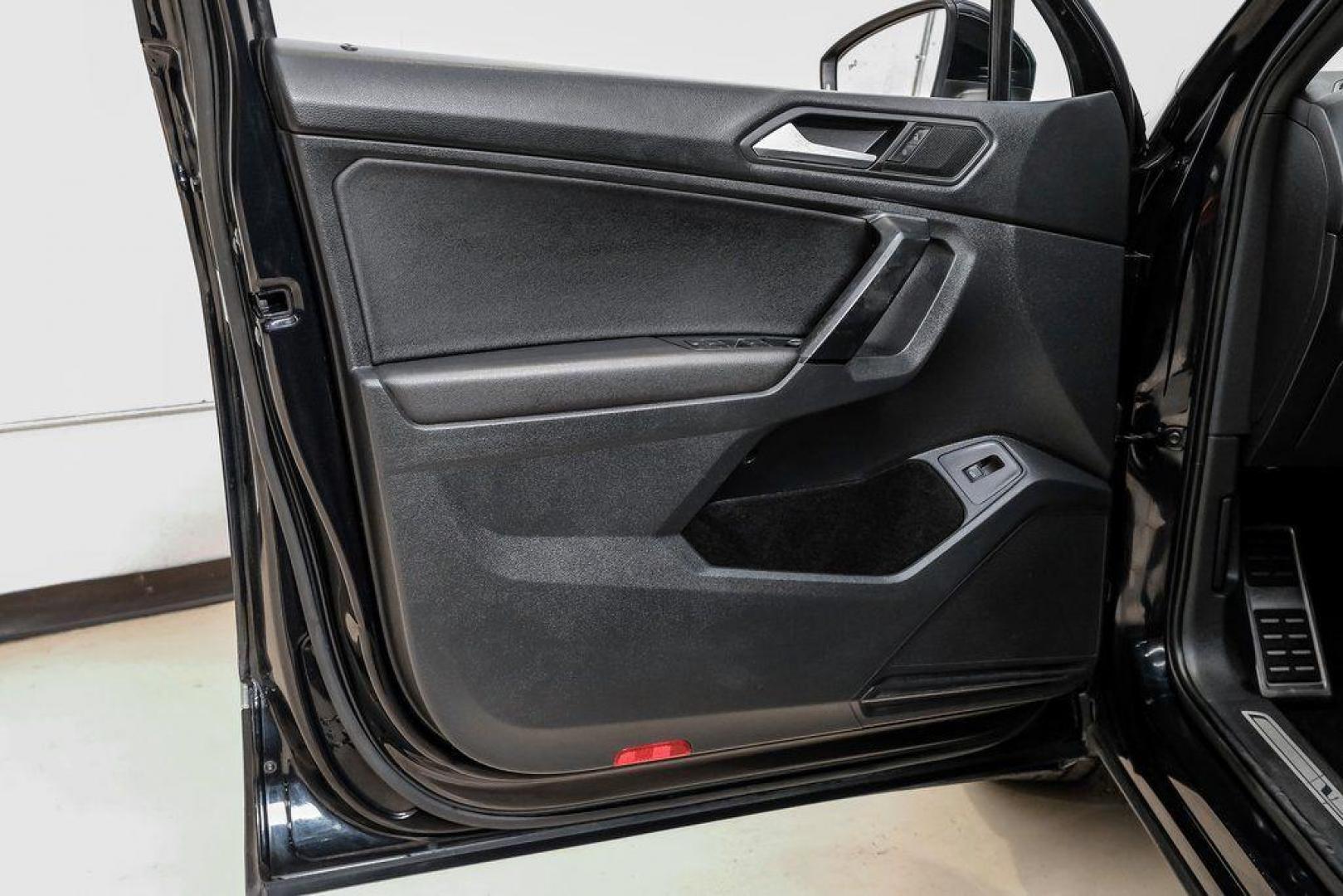 2019 Deep Black /Titan Black Volkswagen Tiguan 2.0T SEL R-Line (3VV2B7AX5KM) with an 2.0L TSI DOHC engine, Automatic transmission, located at 15300 Midway Rd., Addison, TX, 75001, (972) 702-0011, 32.958321, -96.838074 - Photo#49