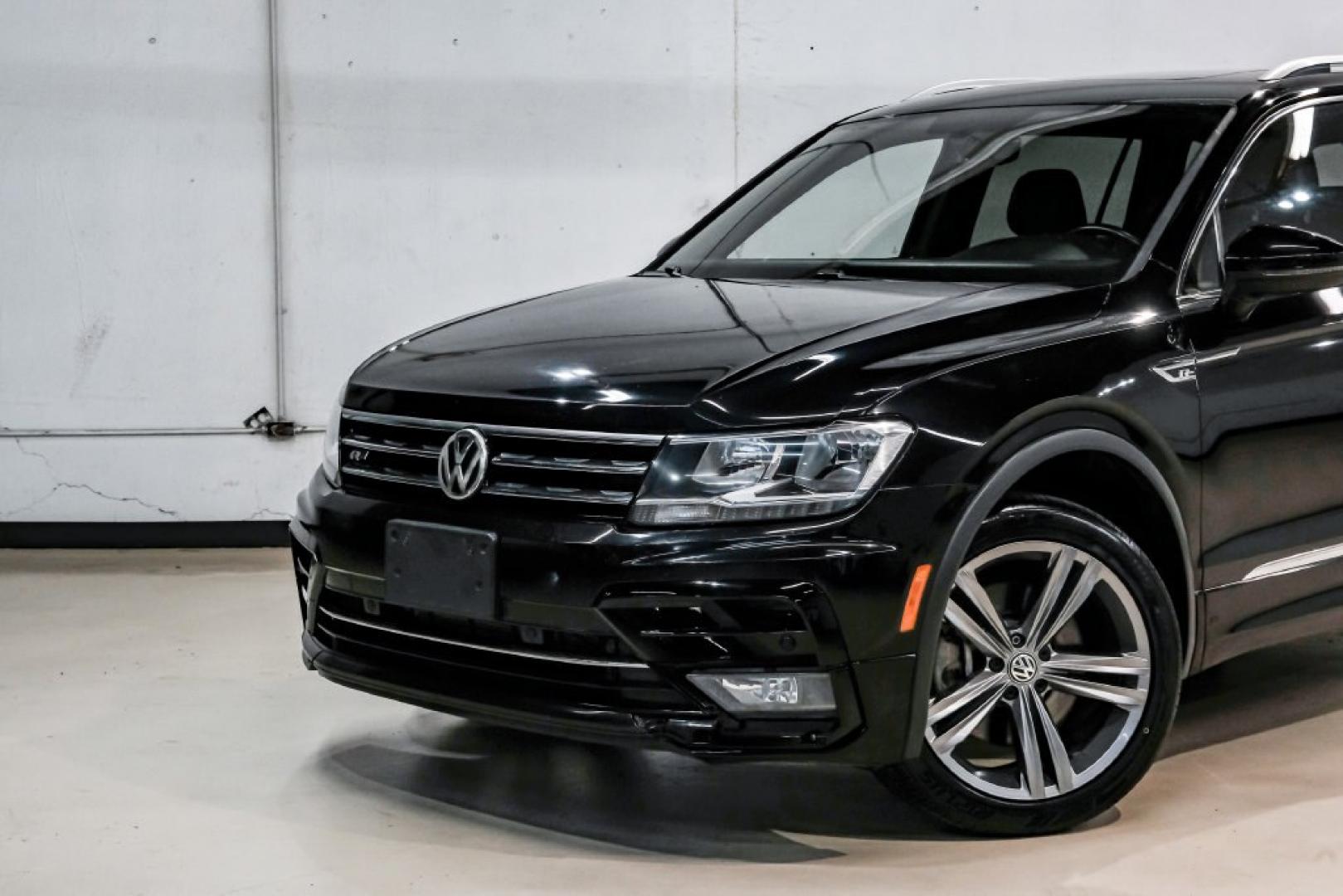 2019 Deep Black /Titan Black Volkswagen Tiguan 2.0T SEL R-Line (3VV2B7AX5KM) with an 2.0L TSI DOHC engine, Automatic transmission, located at 15300 Midway Rd., Addison, TX, 75001, (972) 702-0011, 32.958321, -96.838074- Photo#5