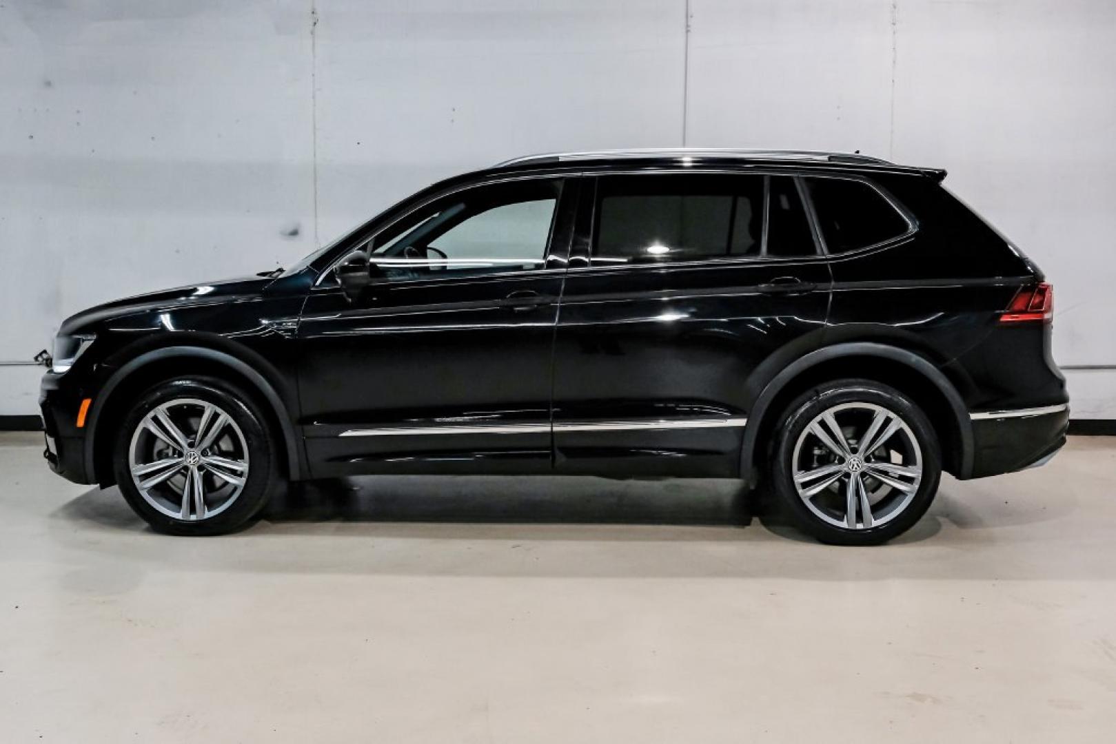 2019 Deep Black /Titan Black Volkswagen Tiguan 2.0T SEL R-Line (3VV2B7AX5KM) with an 2.0L TSI DOHC engine, Automatic transmission, located at 15300 Midway Rd., Addison, TX, 75001, (972) 702-0011, 32.958321, -96.838074- Photo#15