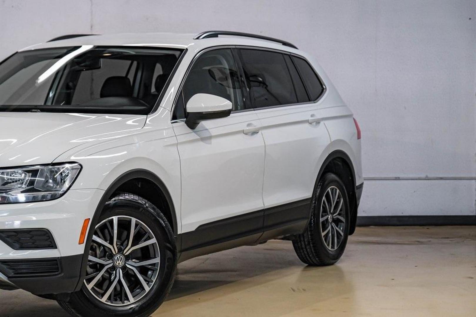 2019 Pure White /Titan Black Volkswagen Tiguan 2.0T SE (3VV3B7AX4KM) with an 2.0L TSI DOHC engine, Automatic transmission, located at 15300 Midway Rd., Addison, TX, 75001, (972) 702-0011, 32.958321, -96.838074 - Photo#5