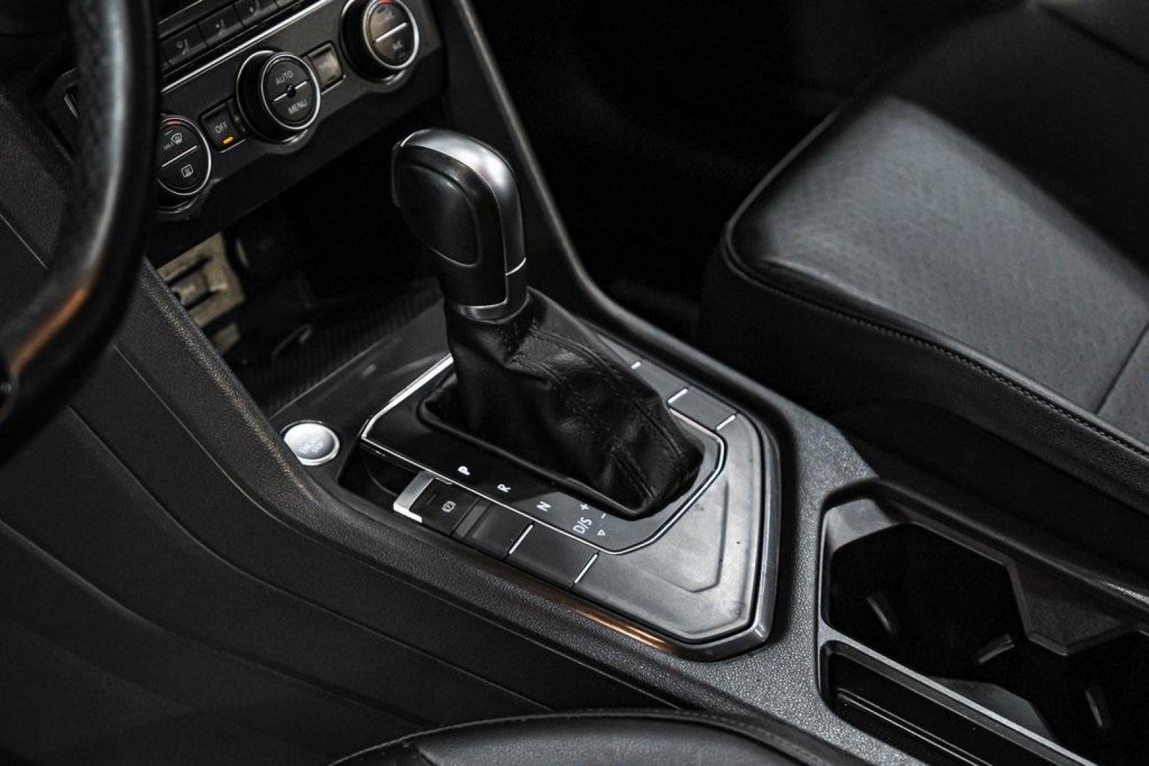 2019 Pure White /Titan Black Volkswagen Tiguan 2.0T SE (3VV3B7AX4KM) with an 2.0L TSI DOHC engine, Automatic transmission, located at 15300 Midway Rd., Addison, TX, 75001, (972) 702-0011, 32.958321, -96.838074 - Photo#29