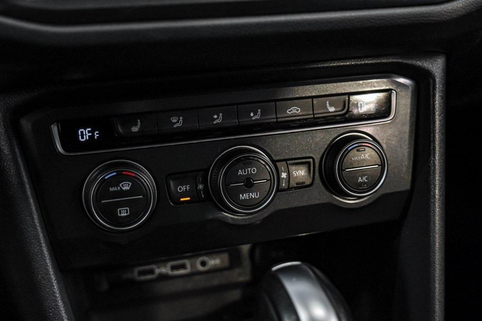 2019 Pure White /Titan Black Volkswagen Tiguan 2.0T SE (3VV3B7AX4KM) with an 2.0L TSI DOHC engine, Automatic transmission, located at 15300 Midway Rd., Addison, TX, 75001, (972) 702-0011, 32.958321, -96.838074 - Photo#30