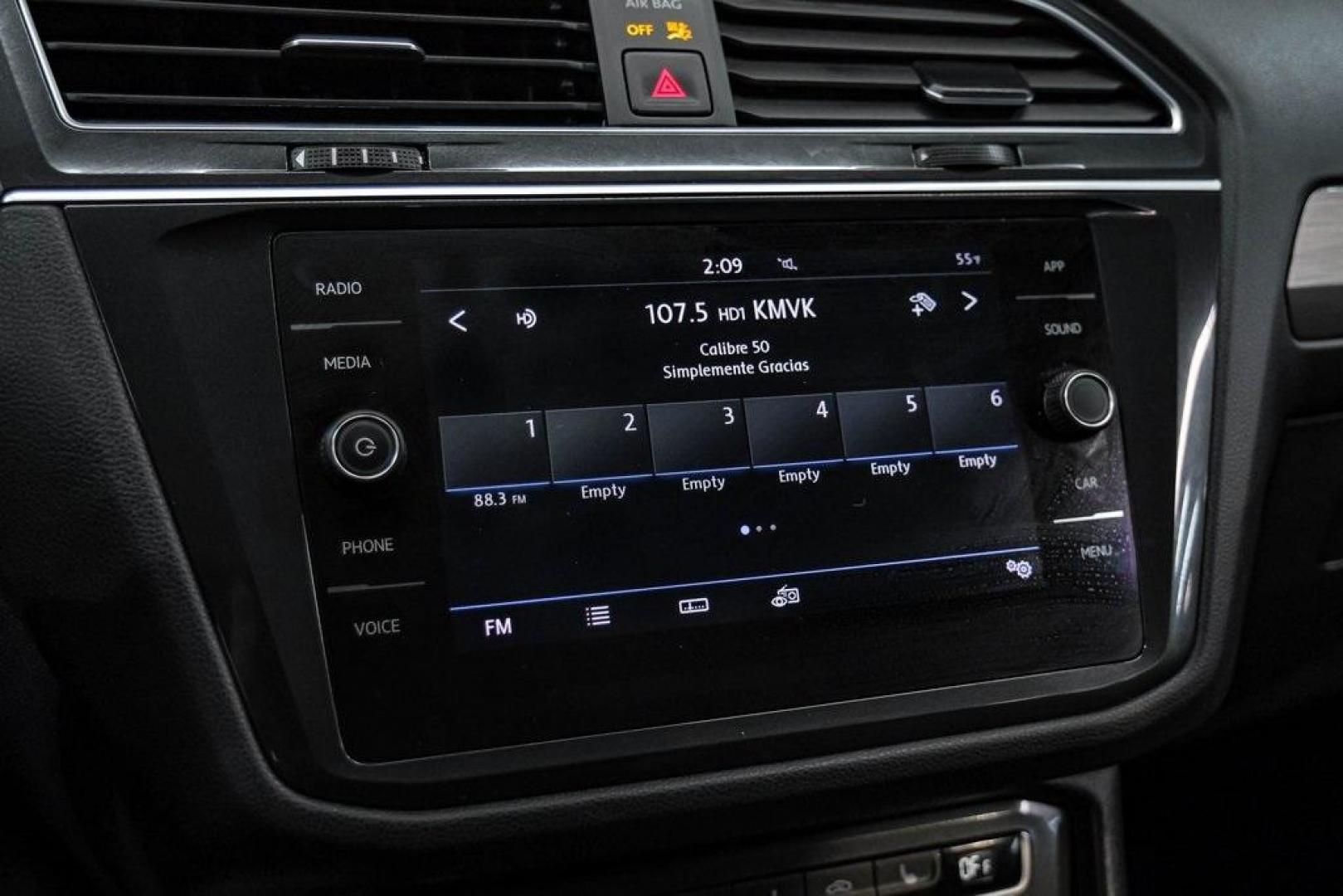 2019 Pure White /Titan Black Volkswagen Tiguan 2.0T SE (3VV3B7AX4KM) with an 2.0L TSI DOHC engine, Automatic transmission, located at 15300 Midway Rd., Addison, TX, 75001, (972) 702-0011, 32.958321, -96.838074 - Photo#31