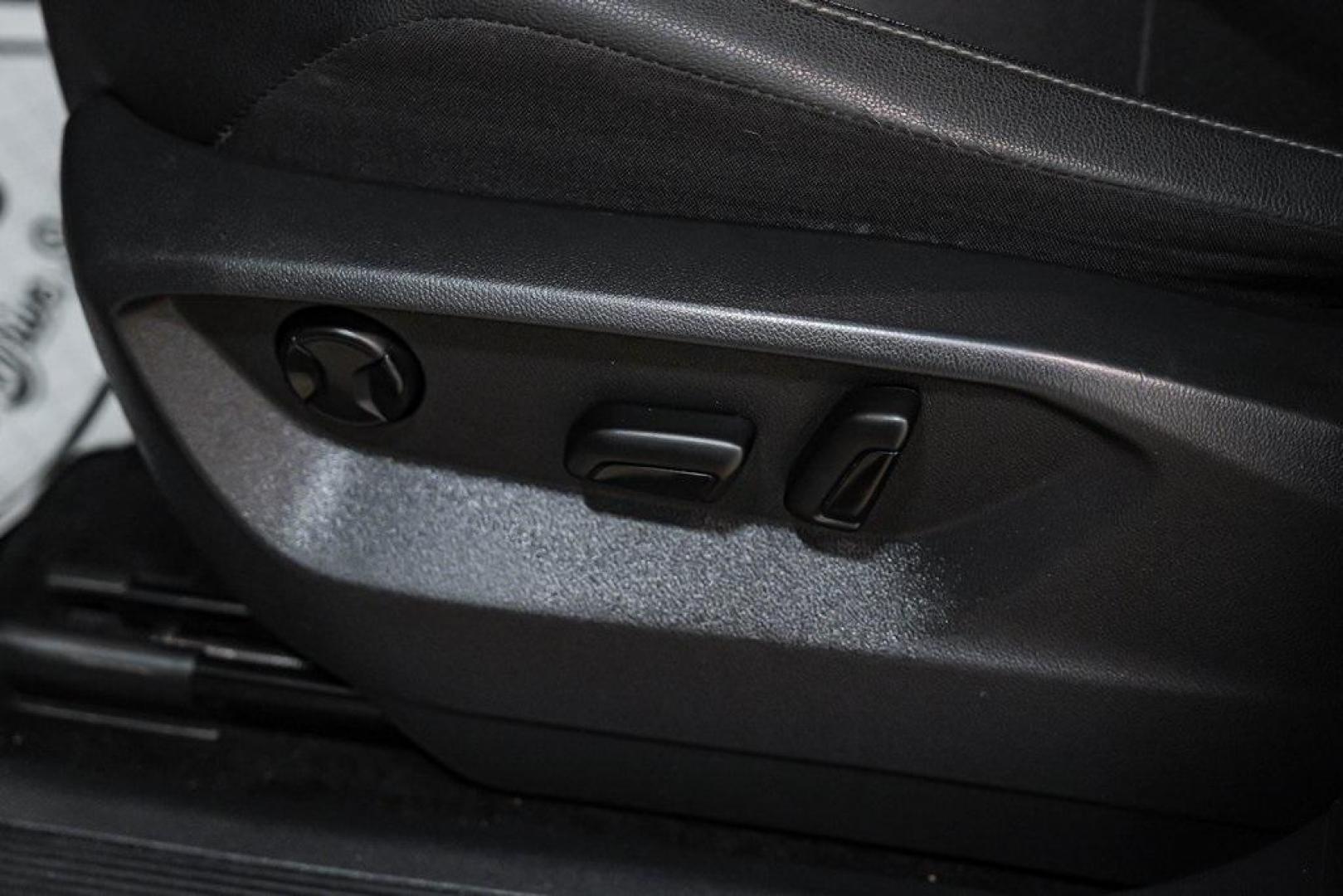 2019 Pure White /Titan Black Volkswagen Tiguan 2.0T SE (3VV3B7AX4KM) with an 2.0L TSI DOHC engine, Automatic transmission, located at 15300 Midway Rd., Addison, TX, 75001, (972) 702-0011, 32.958321, -96.838074 - Photo#35