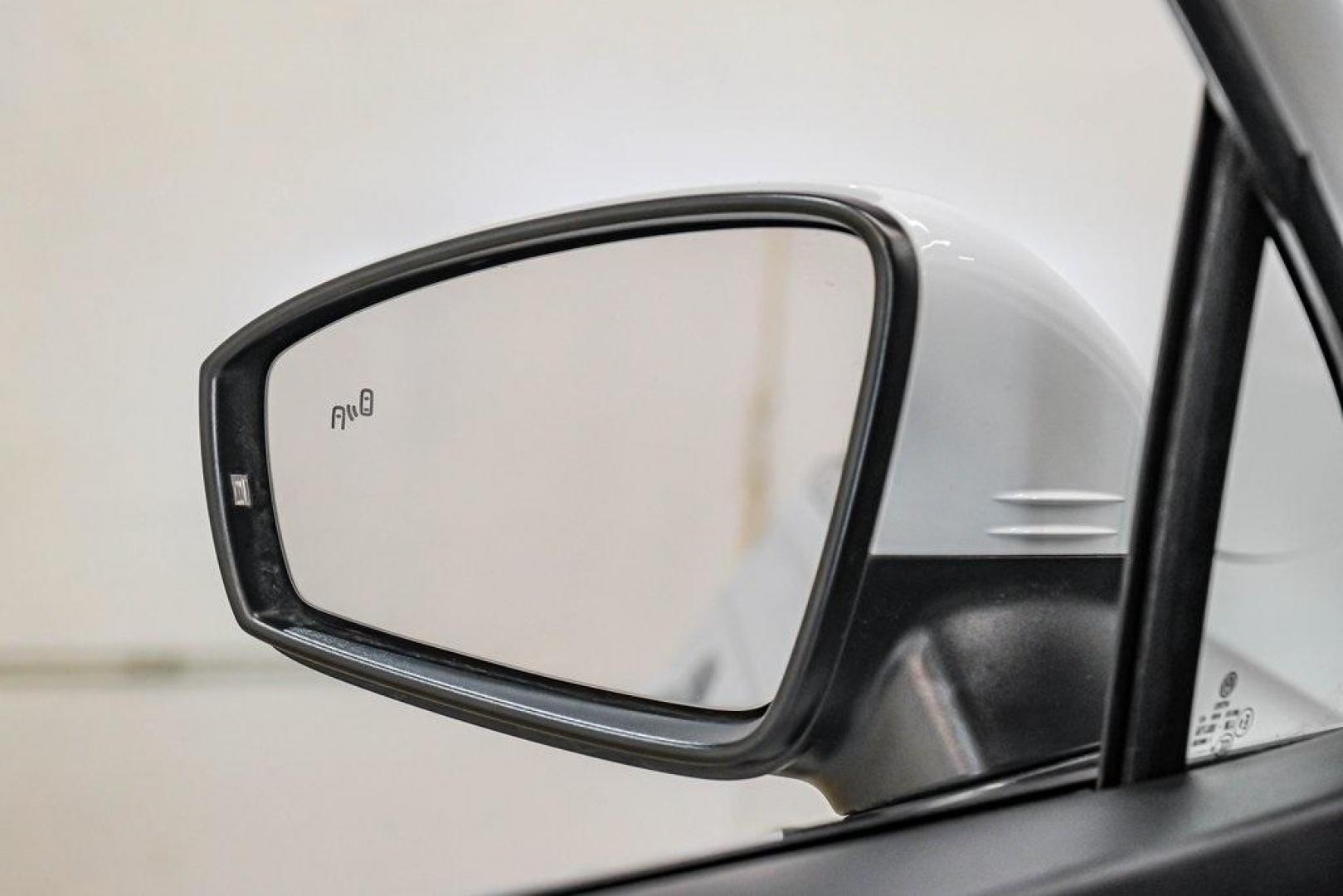 2019 Pure White /Titan Black Volkswagen Tiguan 2.0T SE (3VV3B7AX4KM) with an 2.0L TSI DOHC engine, Automatic transmission, located at 15300 Midway Rd., Addison, TX, 75001, (972) 702-0011, 32.958321, -96.838074 - Photo#43