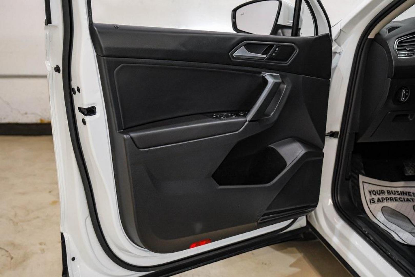 2019 Pure White /Titan Black Volkswagen Tiguan 2.0T SE (3VV3B7AX4KM) with an 2.0L TSI DOHC engine, Automatic transmission, located at 15300 Midway Rd., Addison, TX, 75001, (972) 702-0011, 32.958321, -96.838074 - Photo#45