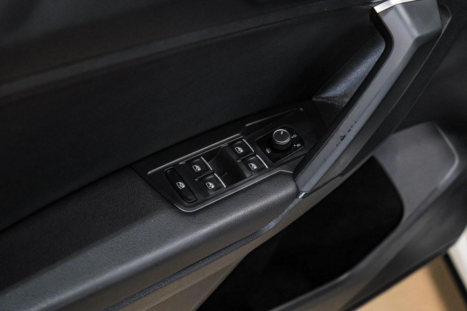 2019 Pure White /Titan Black Volkswagen Tiguan 2.0T SE (3VV3B7AX4KM) with an 2.0L TSI DOHC engine, Automatic transmission, located at 15300 Midway Rd., Addison, TX, 75001, (972) 702-0011, 32.958321, -96.838074 - Photo#46